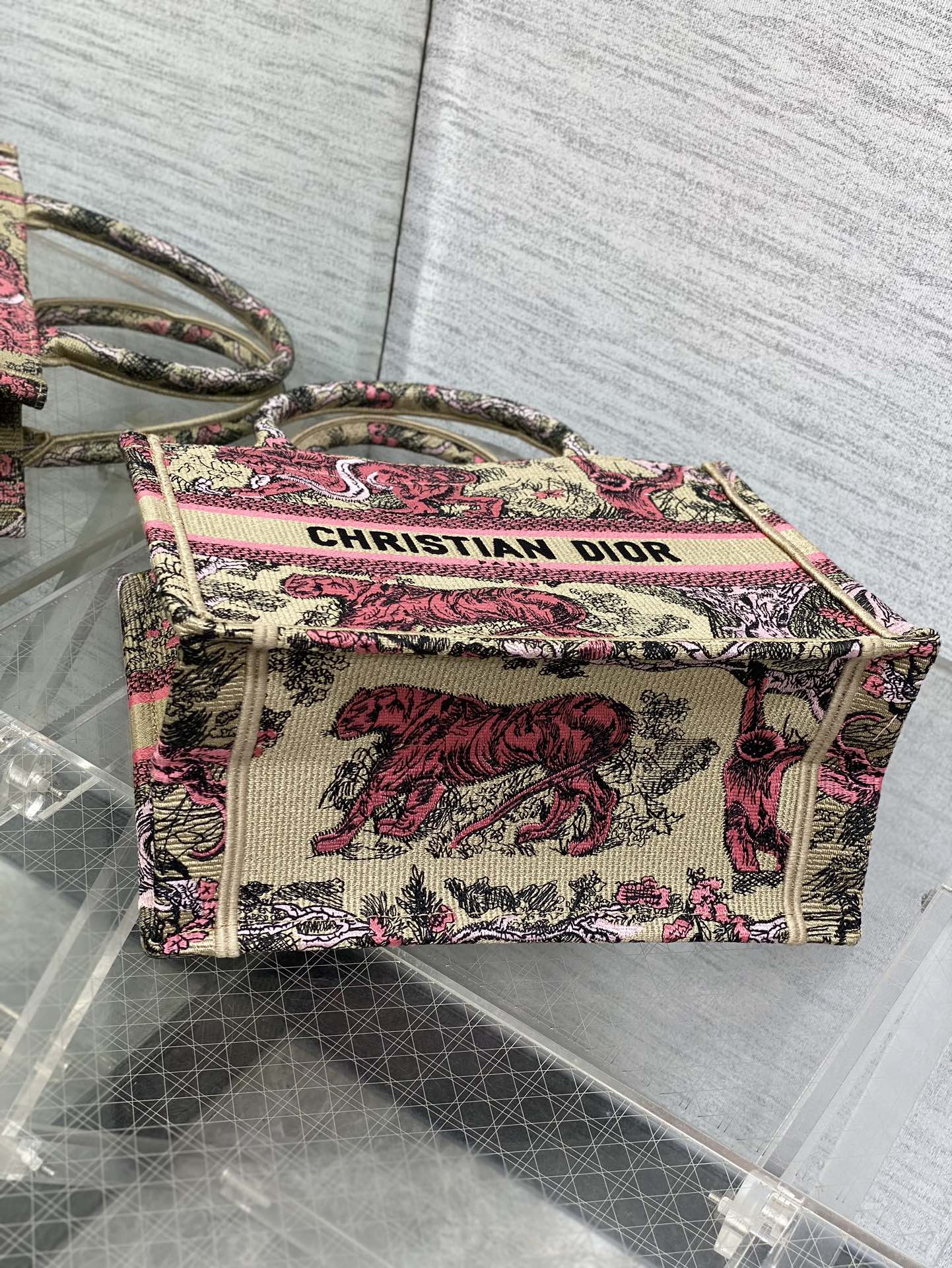 D*or small book tote-26*8*22cm