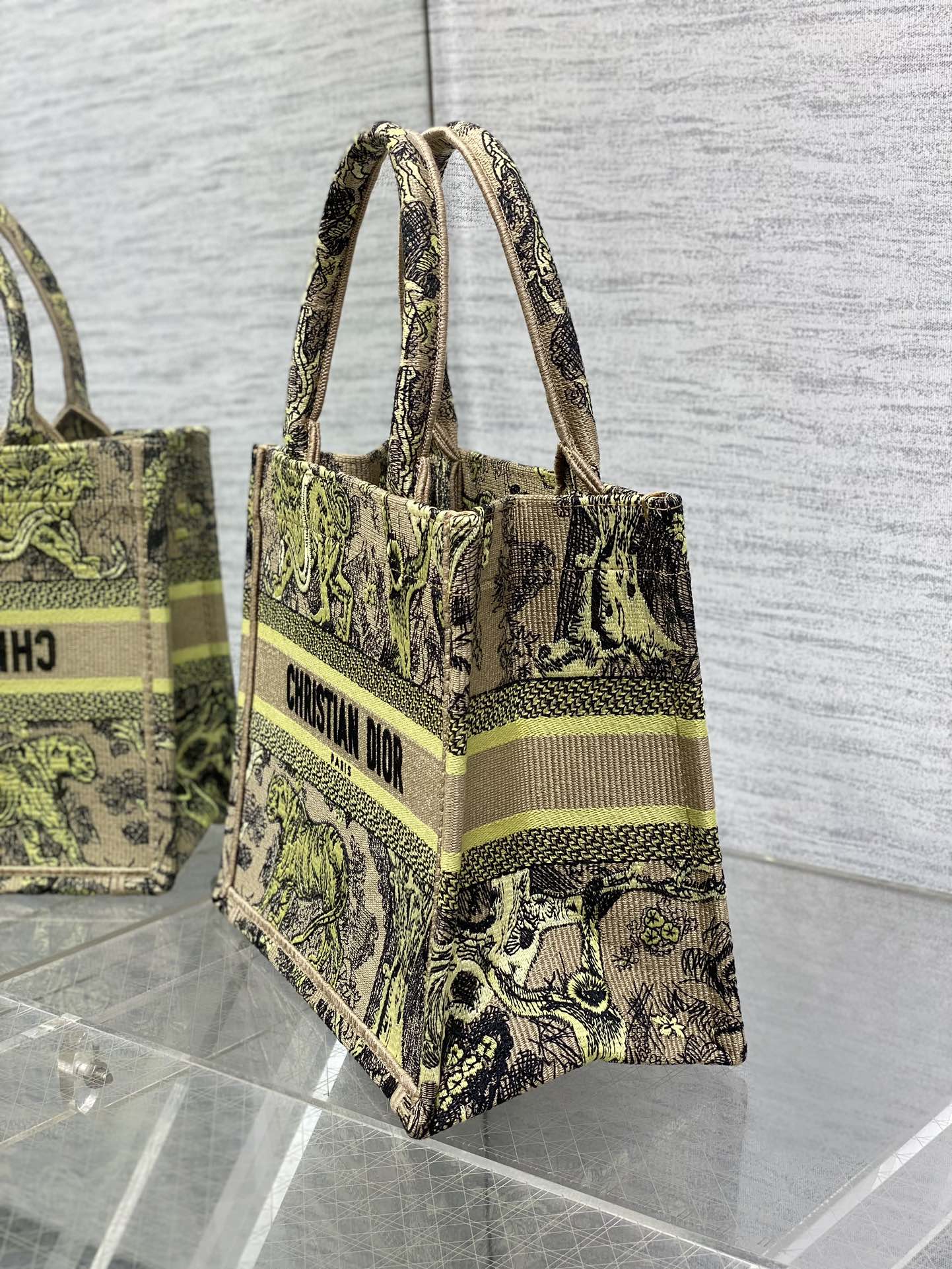 D*or small book tote-26*8*22cm