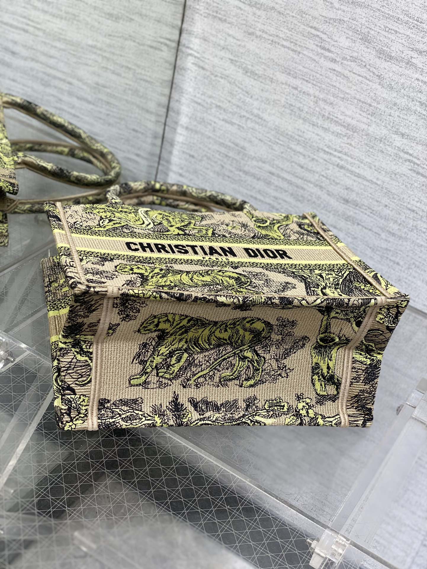 D*or small book tote-26*8*22cm