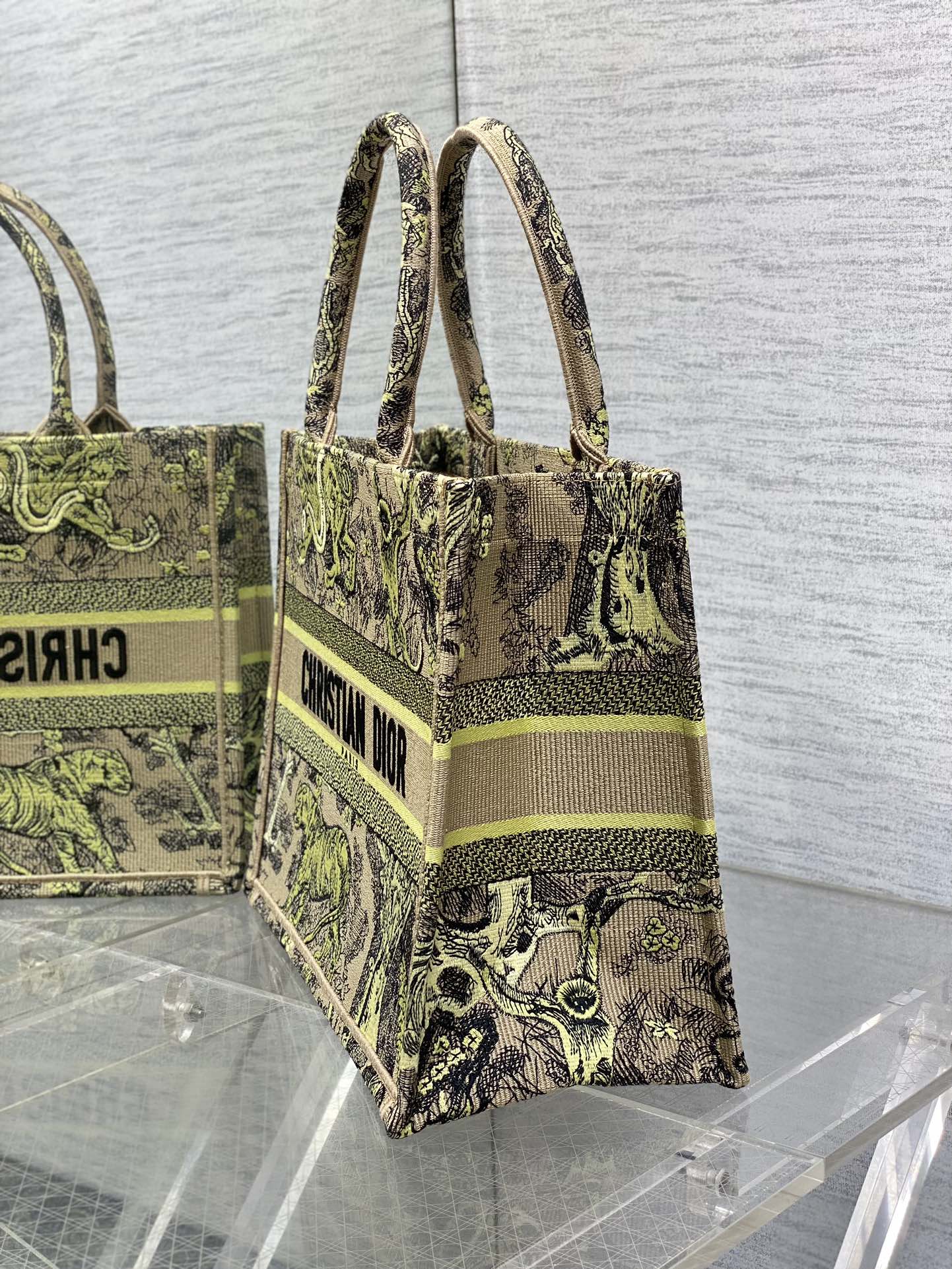 D*or small book tote-36.5cm