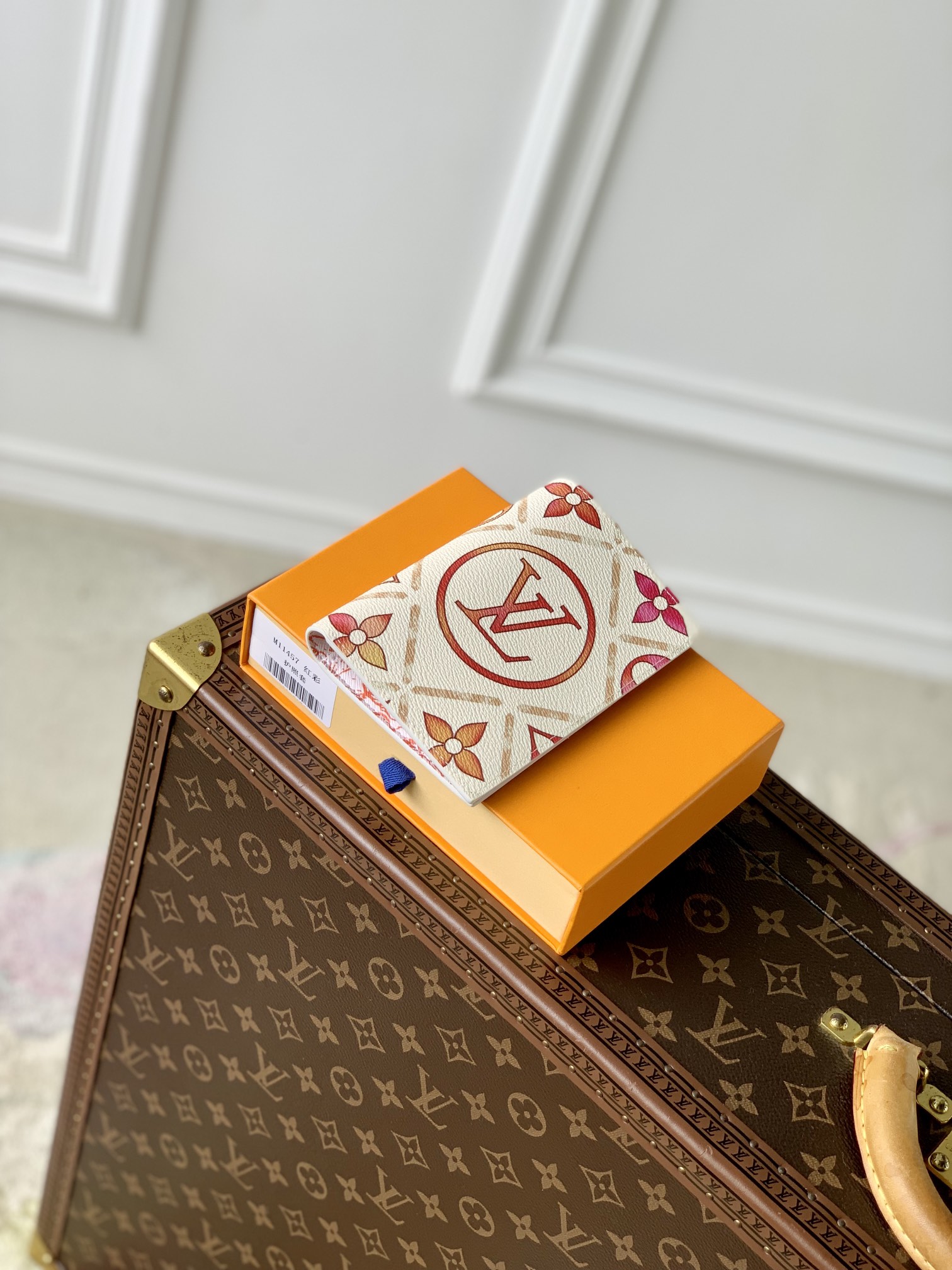 l0*is V*t0n by the pool wallet-10 x 14 x 2.5cm