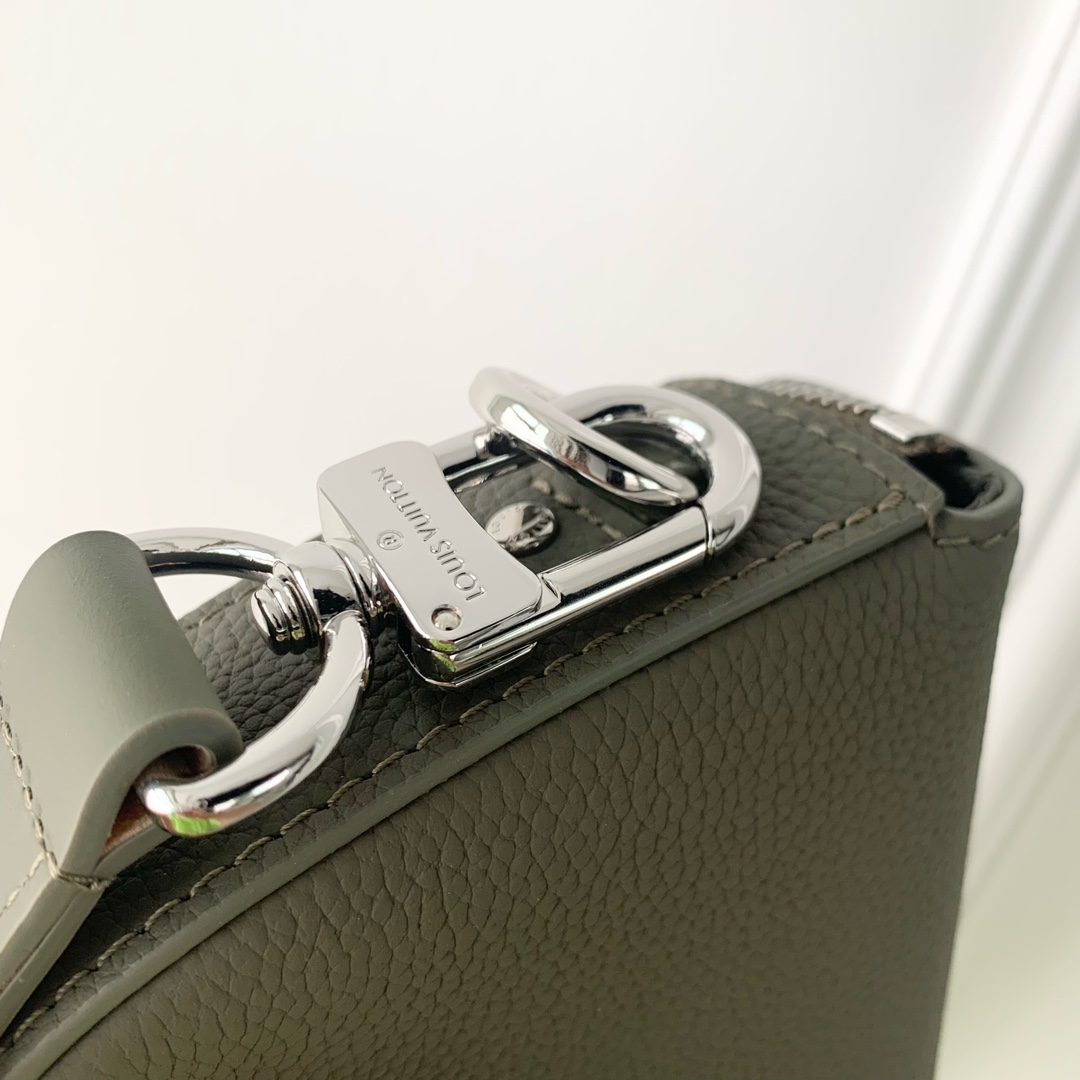 l0*is V*t0n pilot bag-m83563-20 x 12 x 5.5cm