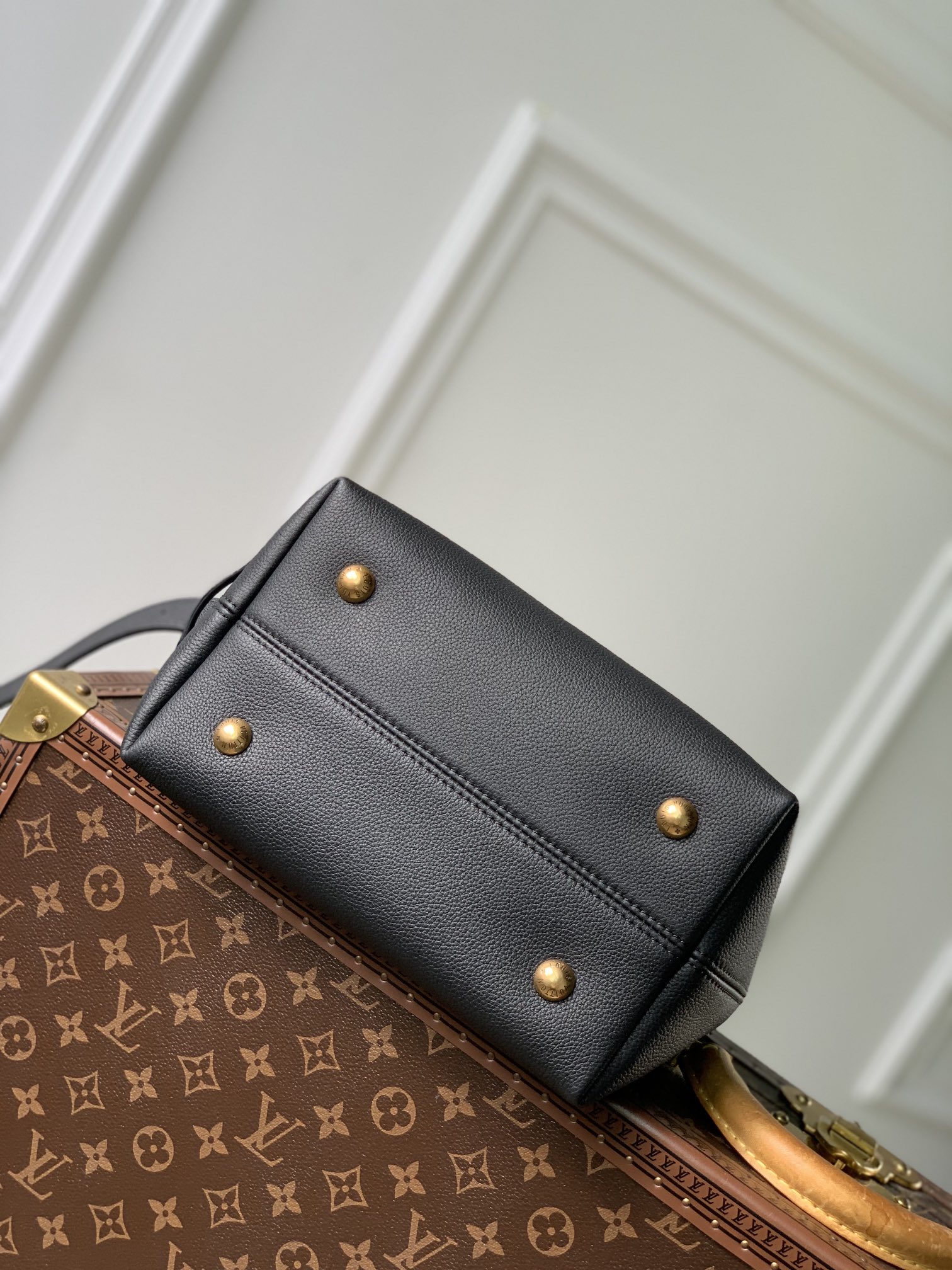 l0*is V*t0n low key hobo-m25352-24 x 28 x 16cm