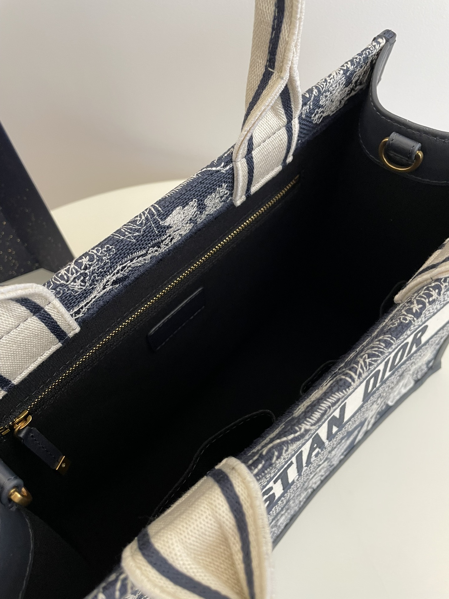 D*or small book tote-36.5cm
