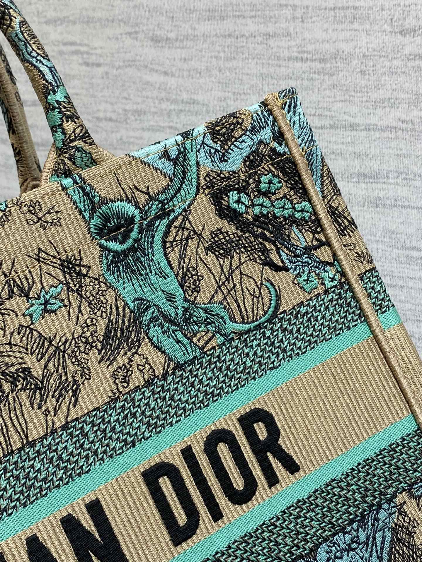 D*or small book tote-36.5cm
