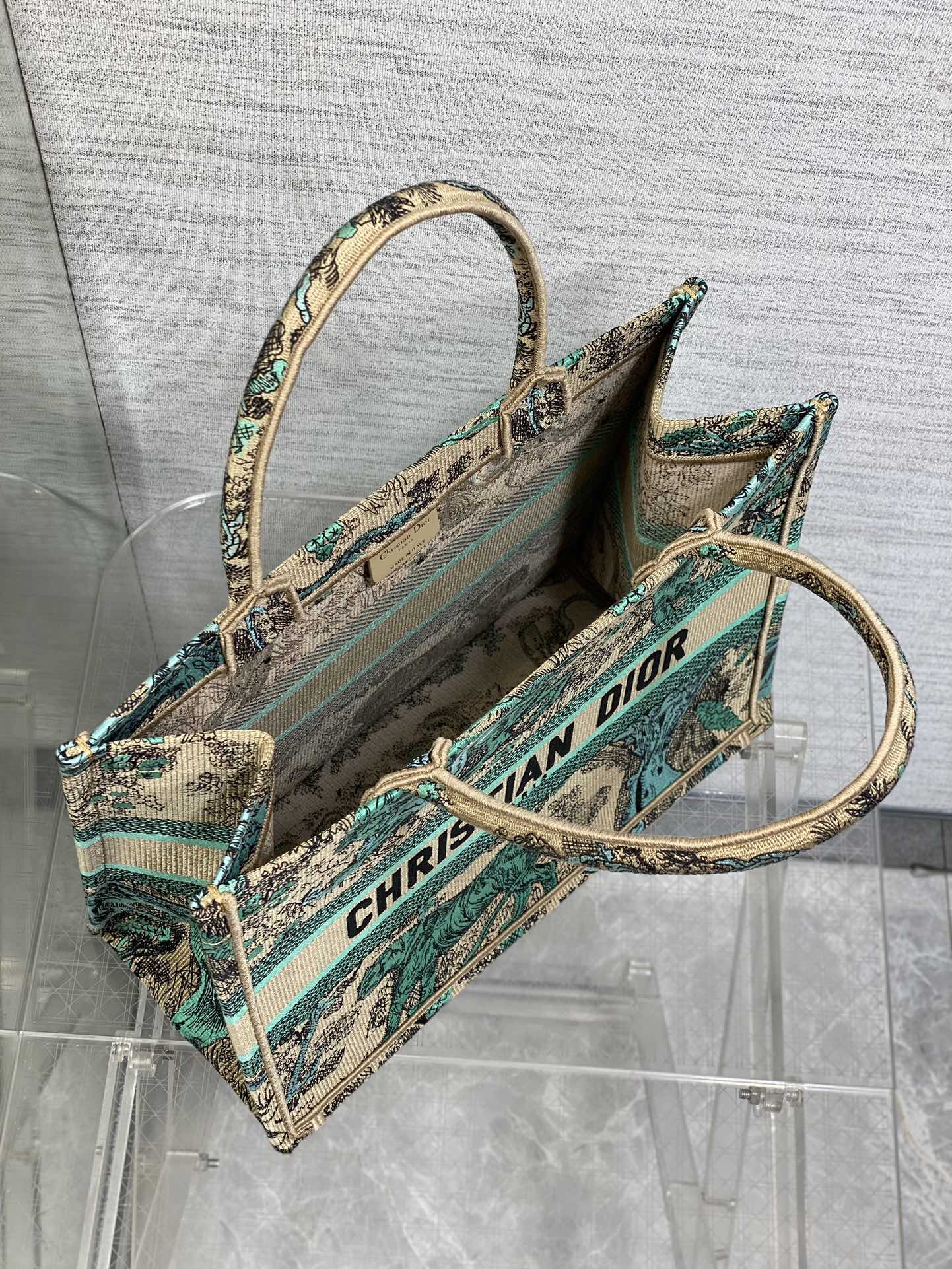 D*or small book tote-36.5cm