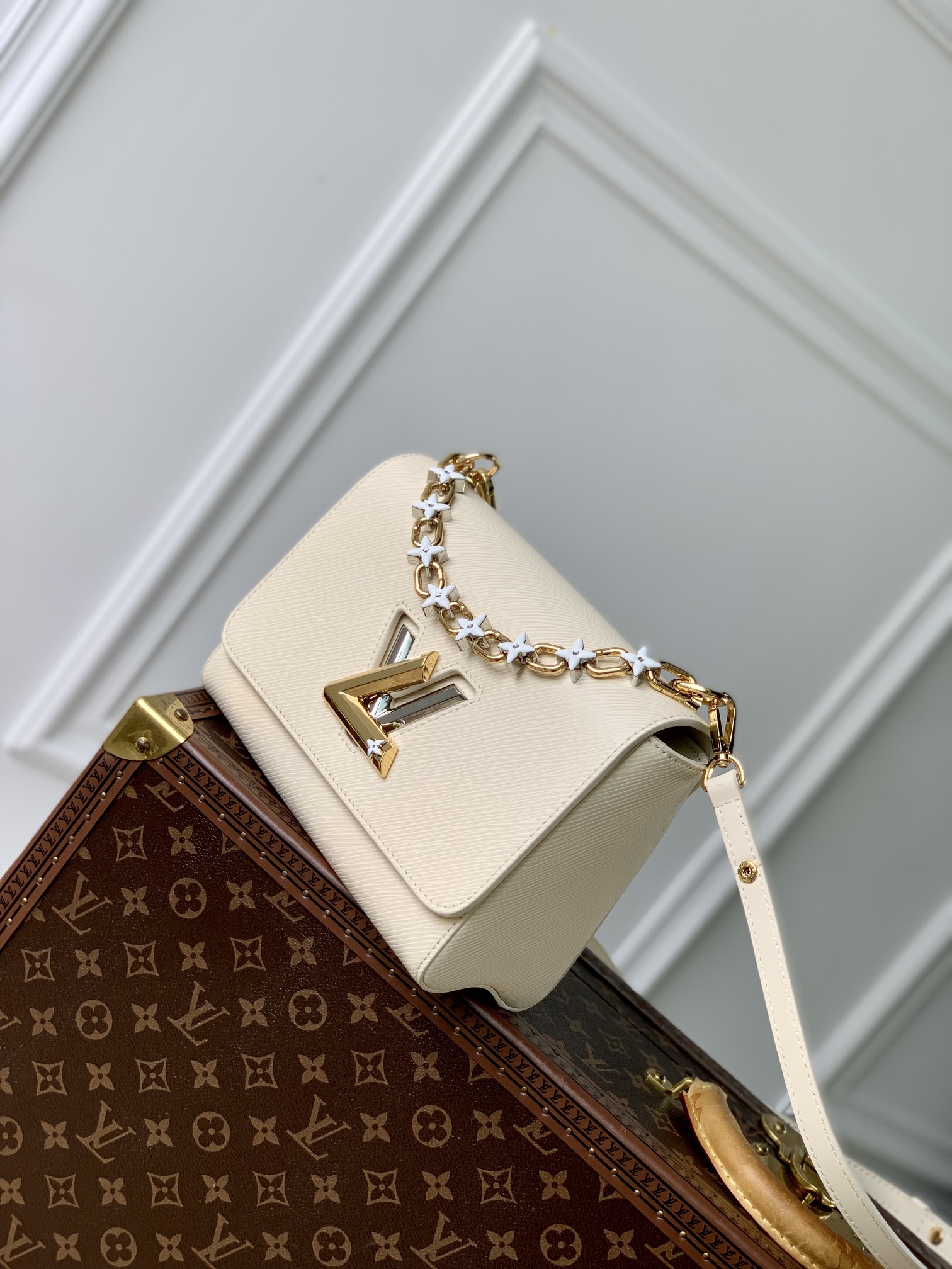 l0*is V*t0n twist mm bloom bag-23*17*9.5cm