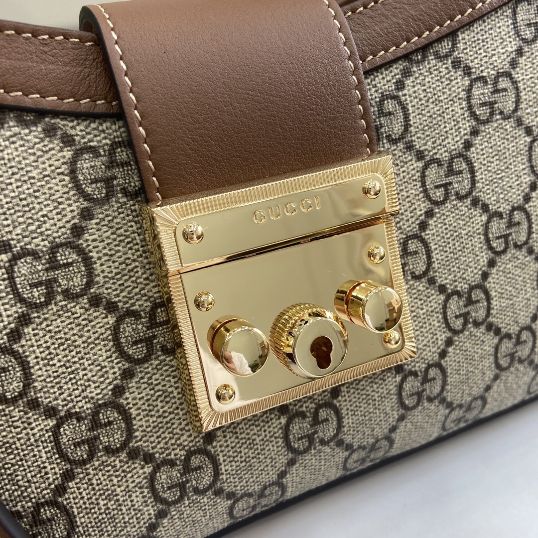 G*u*i padlock bag-26.5 x 13.5 x 4.5cm