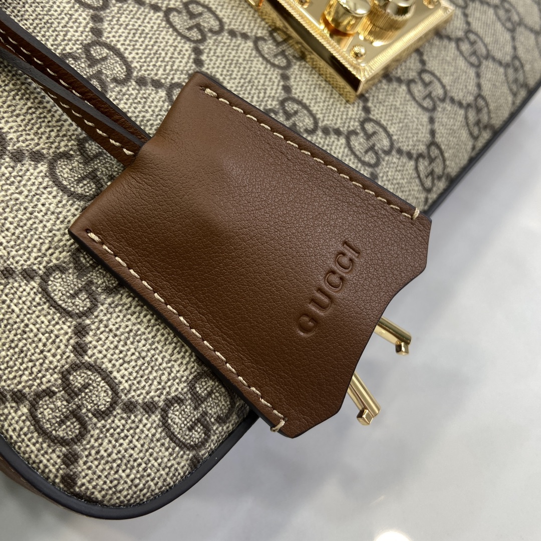 G*u*i padlock bag-26.5 x 13.5 x 4.5cm