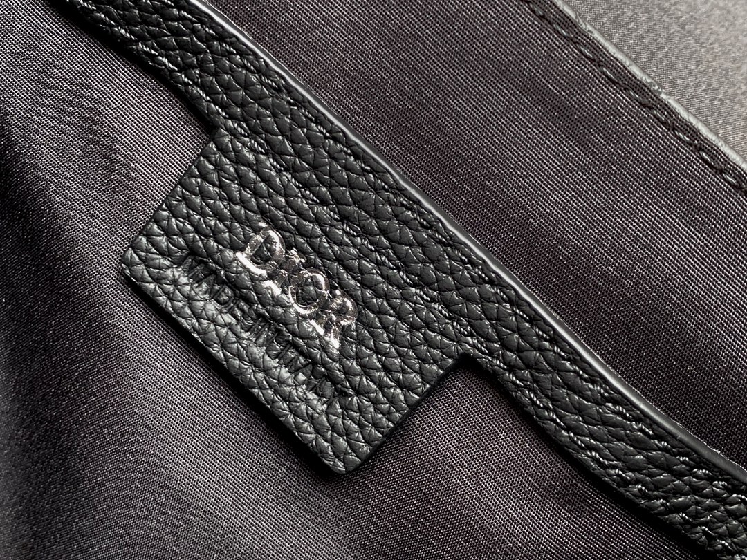 D*or men messenger bag-21 x 18 x 6cm