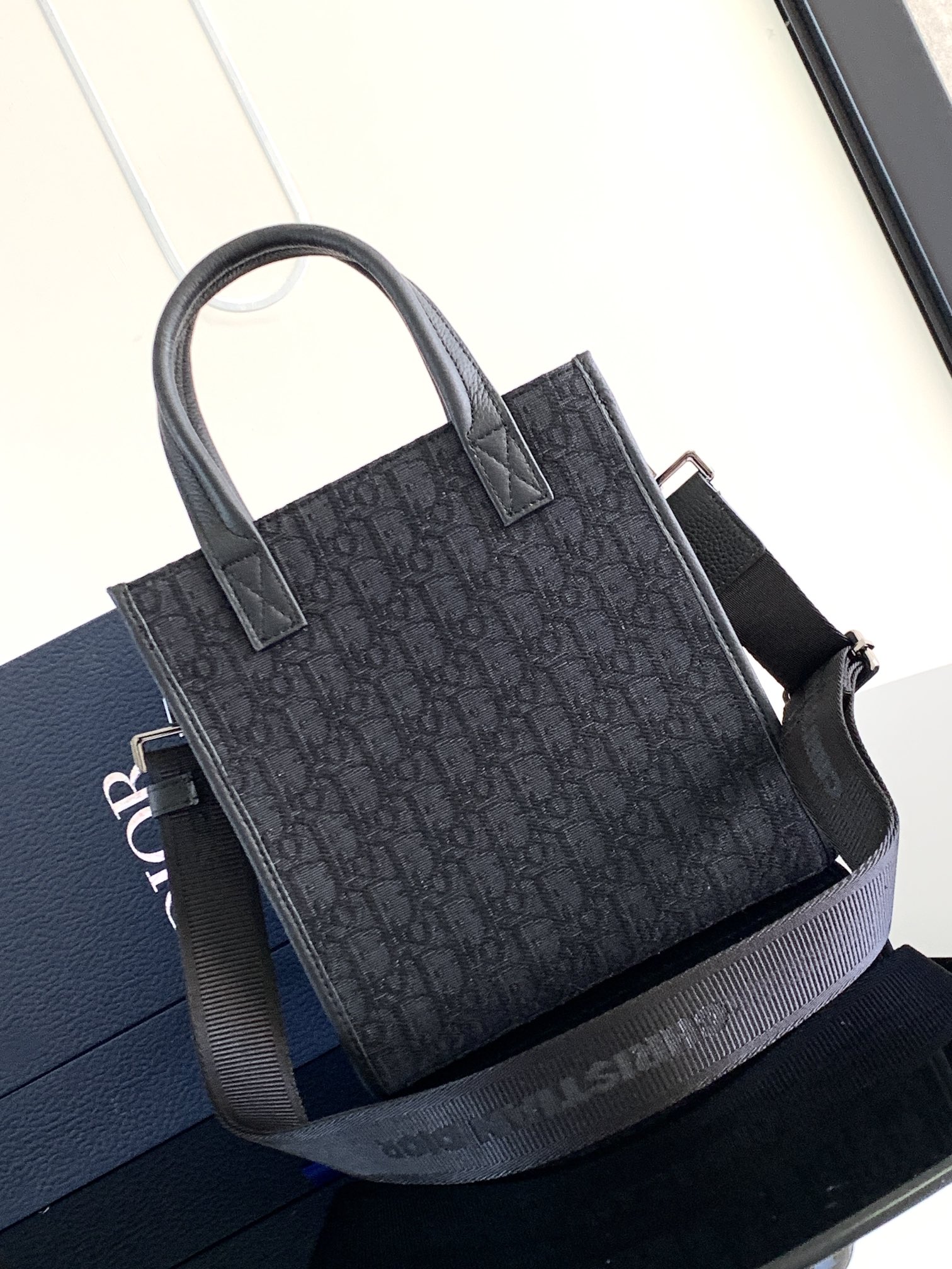 d*or safari Nor*h-south bag-21 x 23.5 x 7.5cm