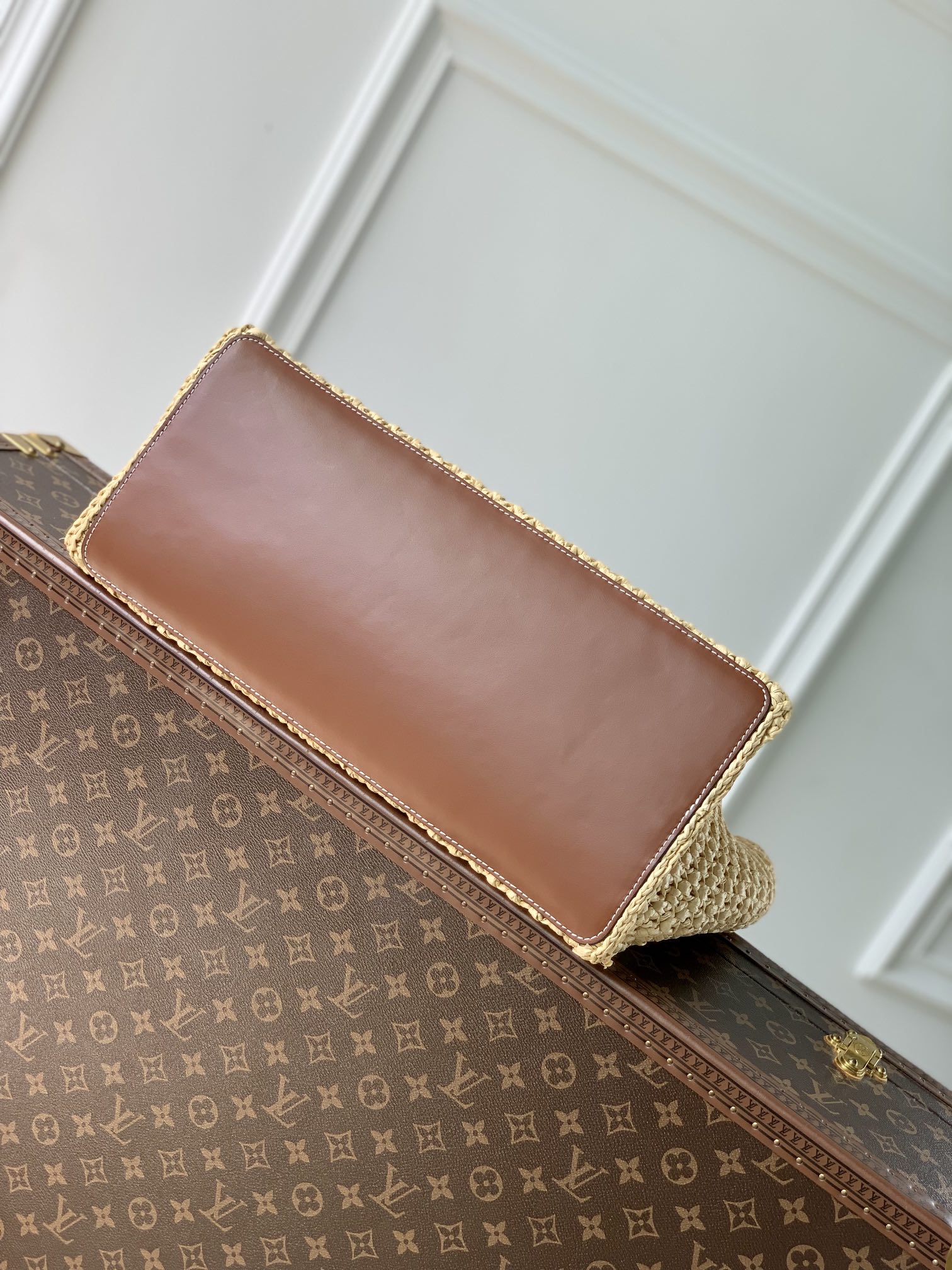 l0*is V*t0n onthego handbag-37.5 x 30 x 17cm