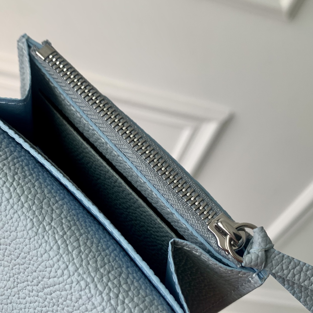 l0*is V*t0n wallet-11 x 8 x 2.5cm