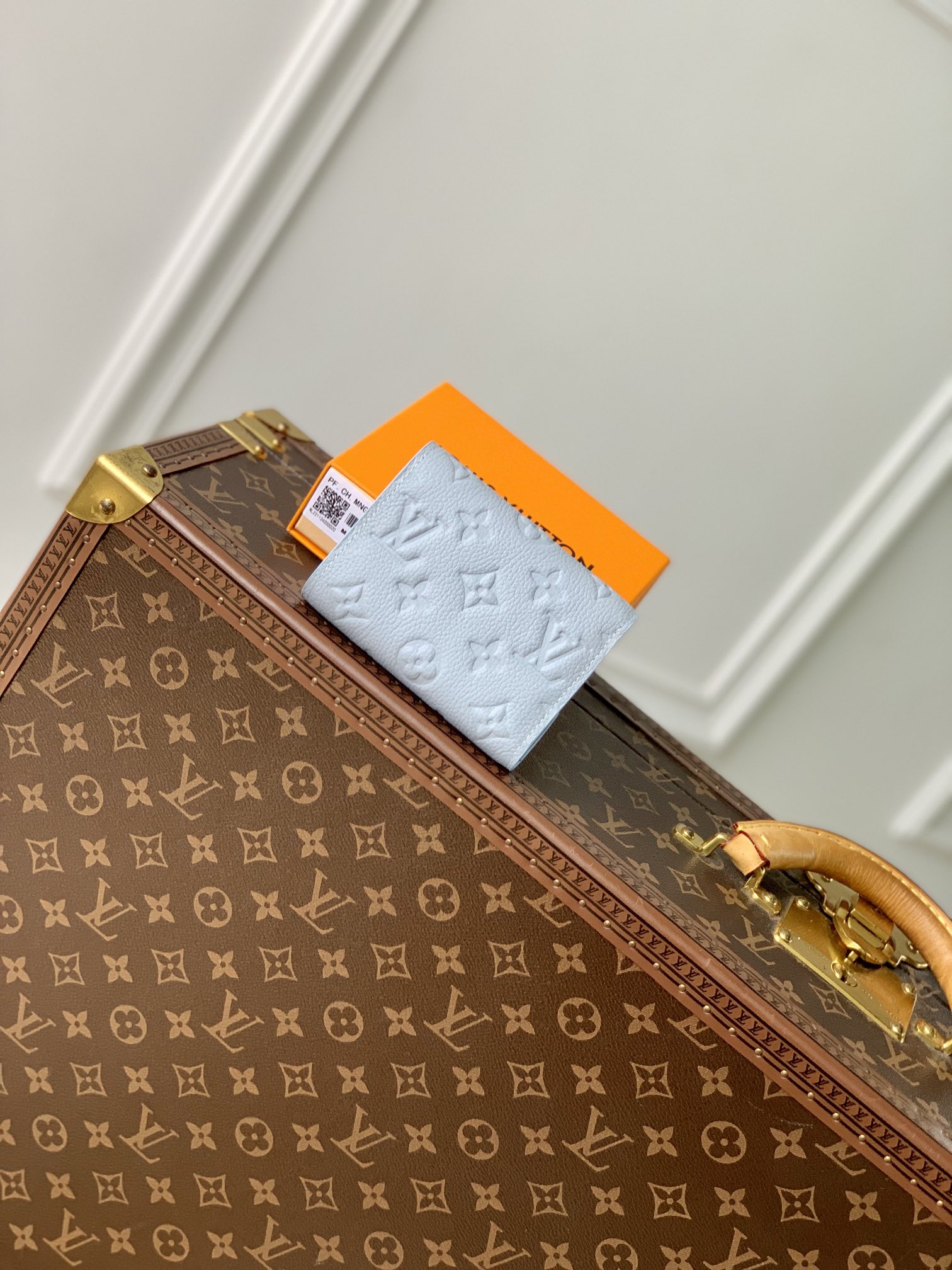 l0*is V*t0n wallet-9 x 11.5 x 1.5cm