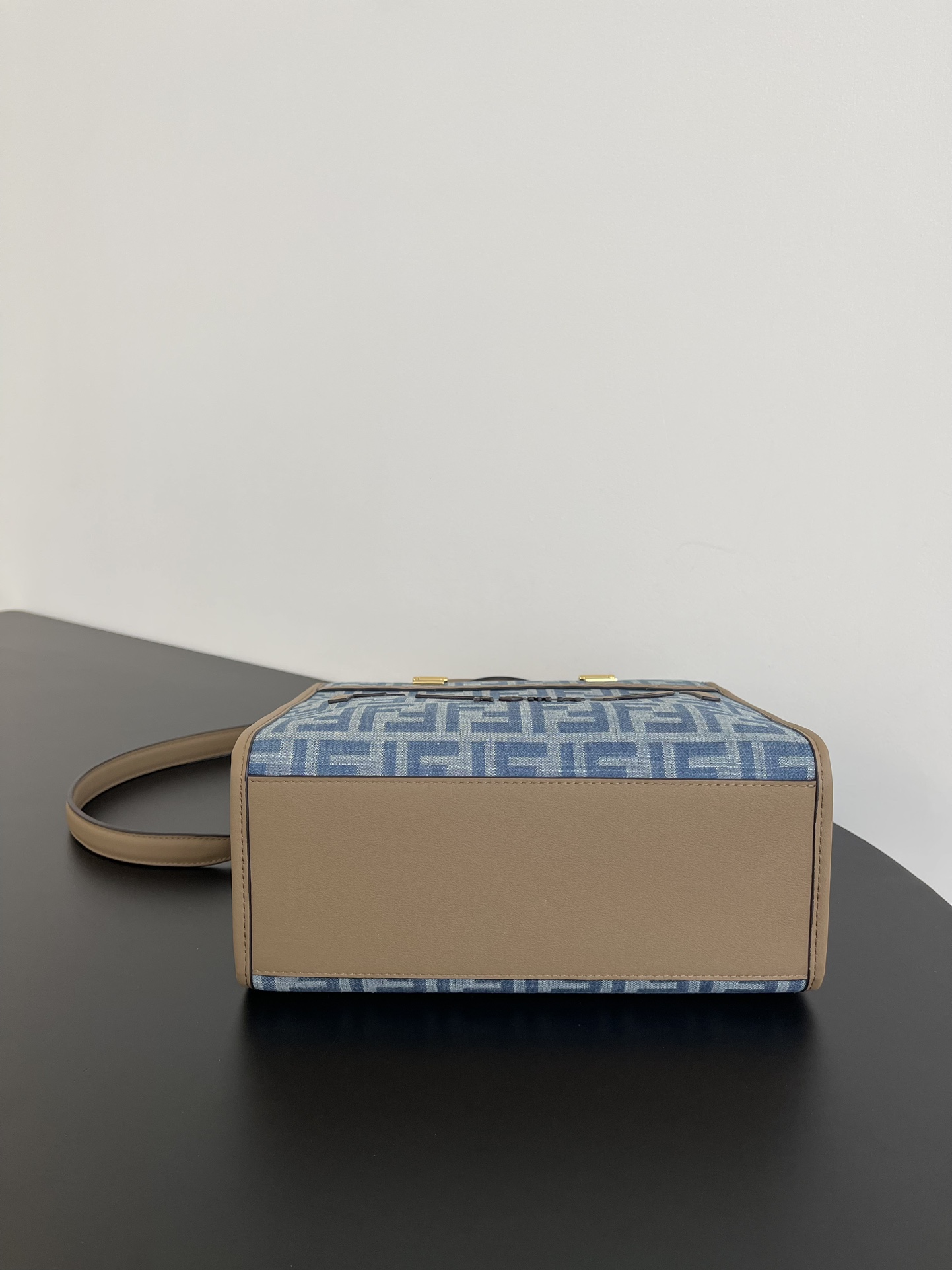 F**di tote-25.5x12x22.5cm