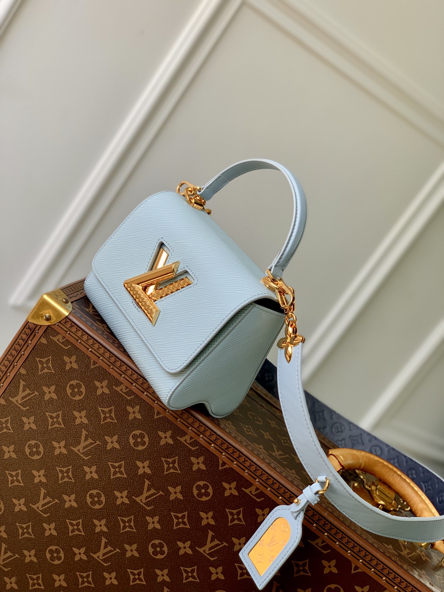 l0*is V*t0n twist pm lv bloom bag-19x 15x 9cm