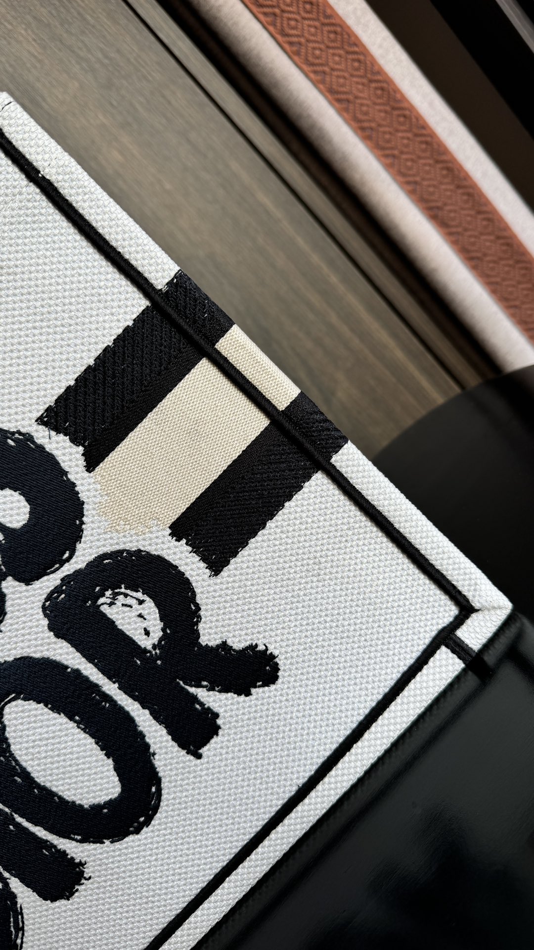 D*or small book tote-36.5cm