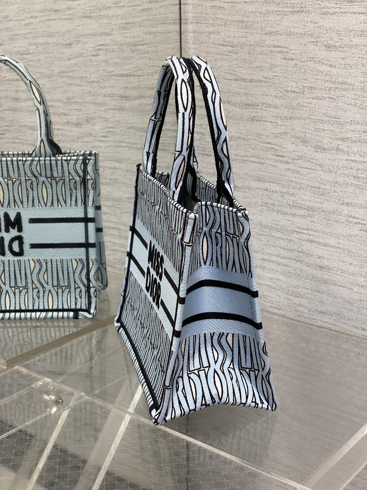 D*or small book tote-26*8*22cm
