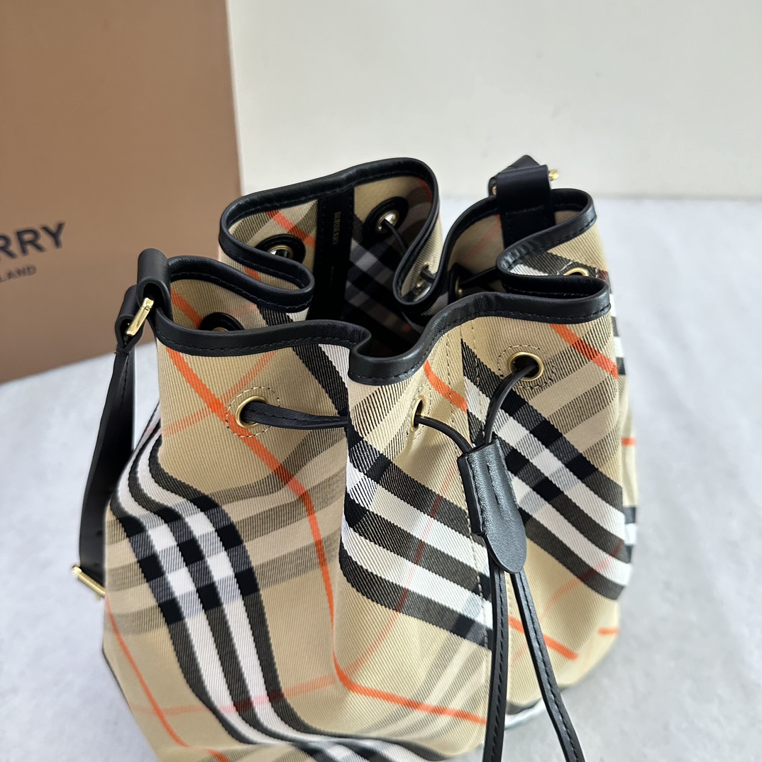 B**rry bucket bag-27.5 x 16 x 29cm