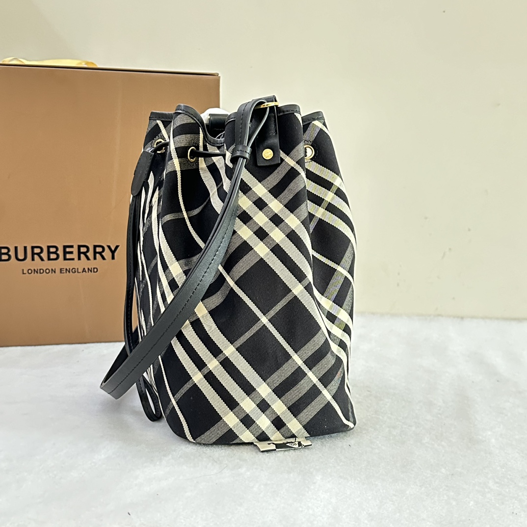 B**rry bucket bag-27.5 x 16 x 29cm