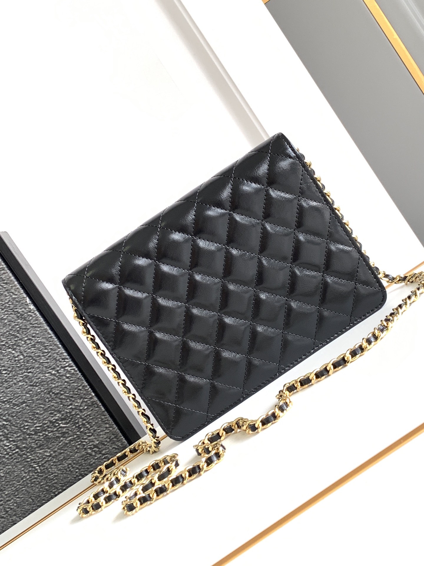 Ch@nel Clutch With Chain-Shiny Aged Calfskin -18.5 X 14.5CM