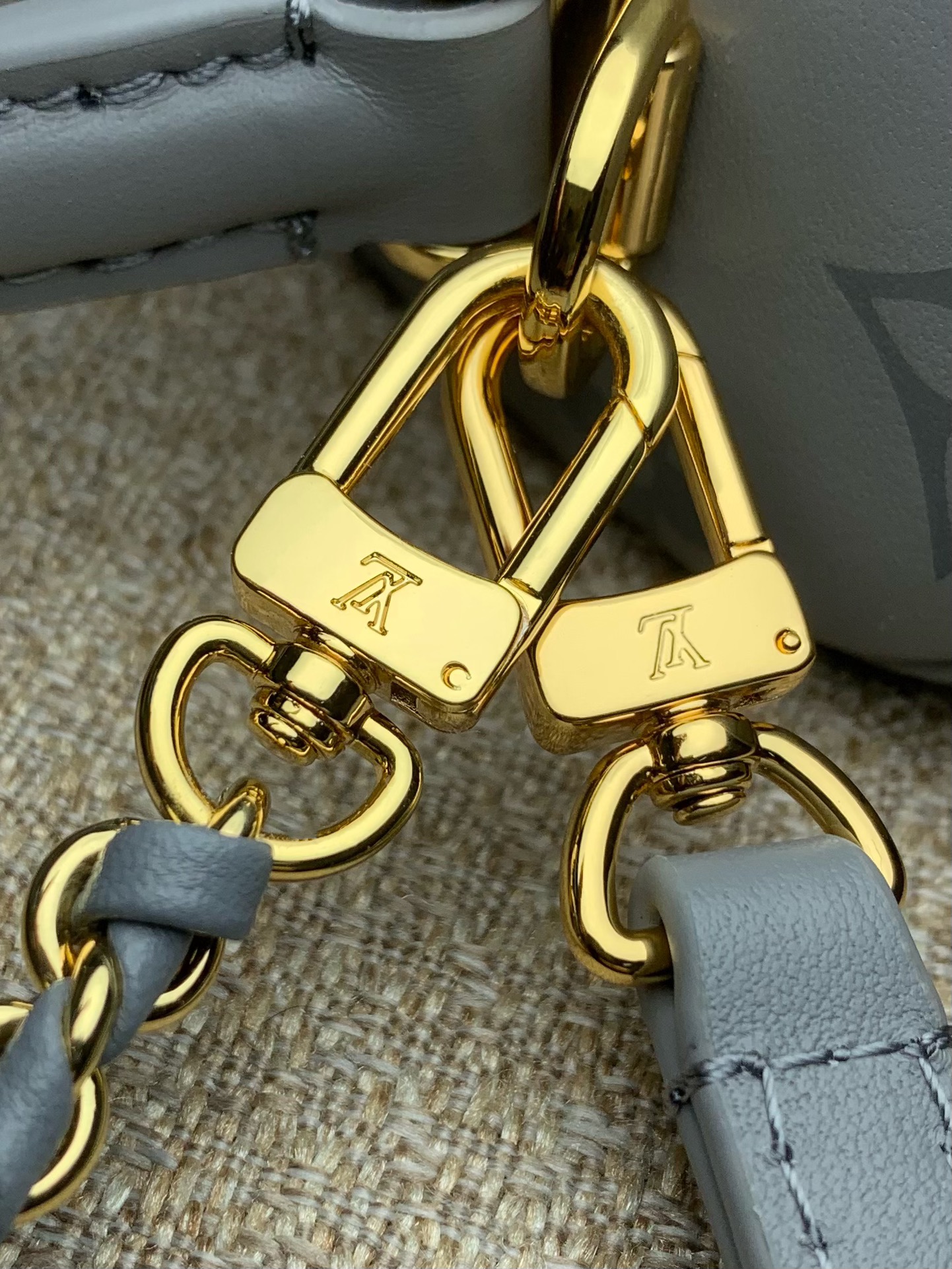 l0*is V*t0n vanity chain pouch-11.5x6.5x19cm