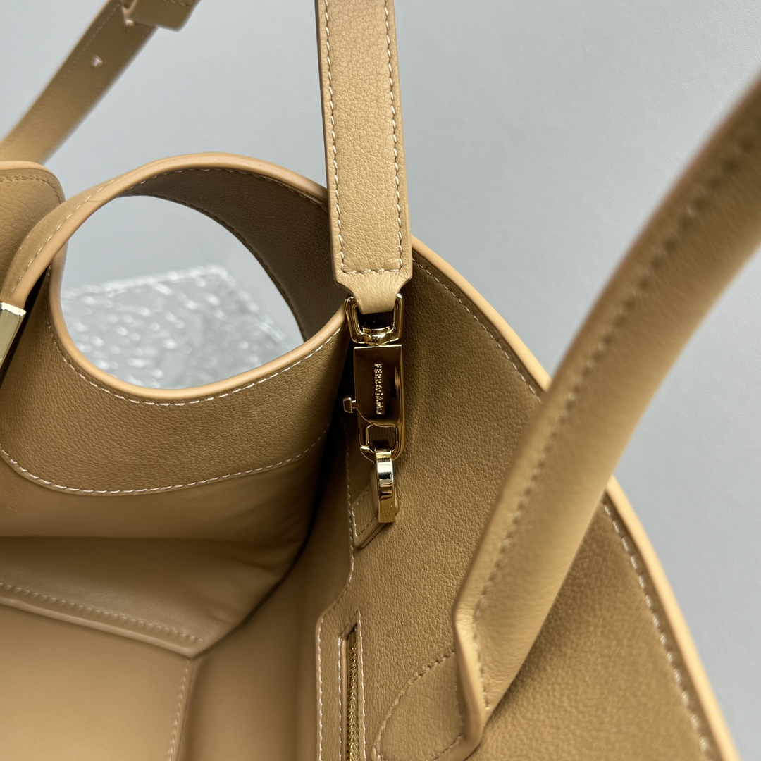 Ferragamo Top-handle Bag-32*22*14CM