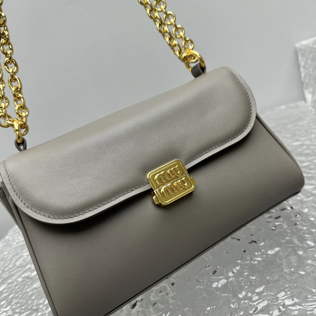 M*um*u leather shoulder bag -25*8*15cm