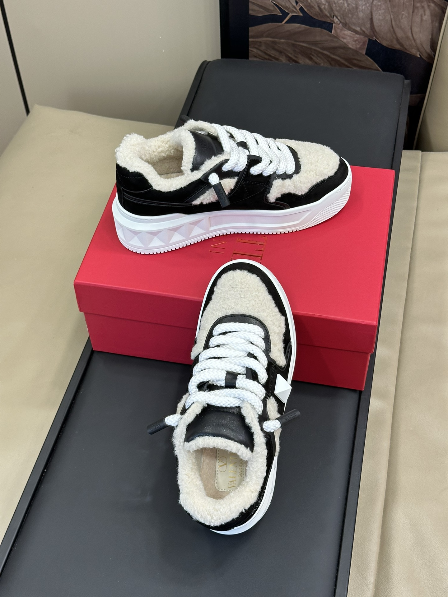 Va1e*ntin0 sneakers