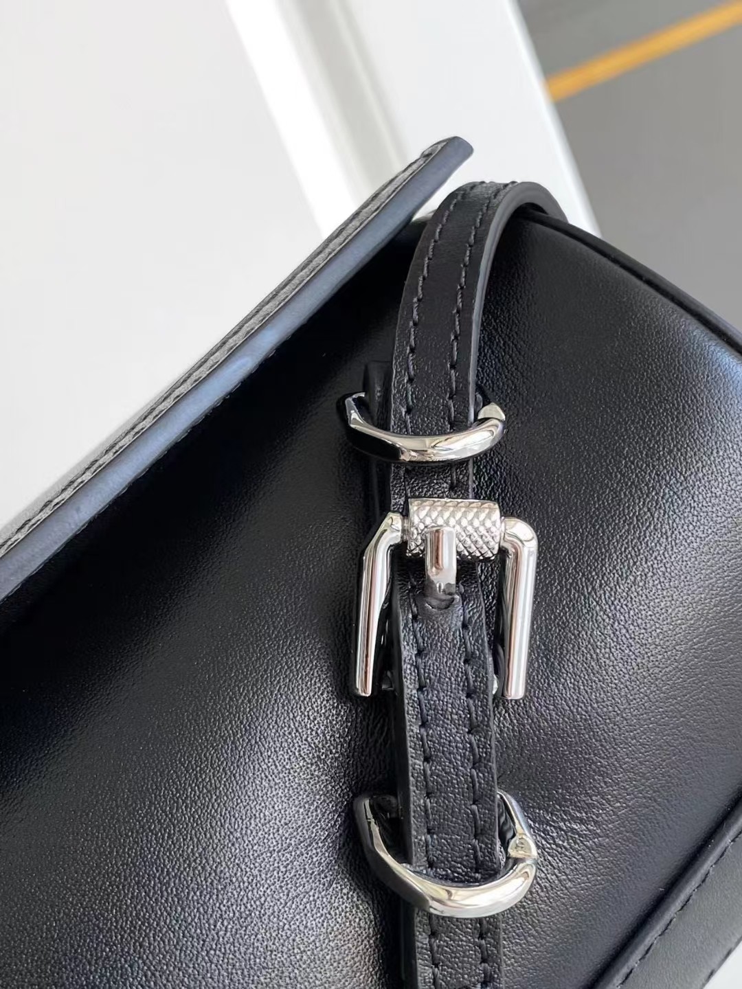 G1uenchy voyou roller bag-25*10*13cm