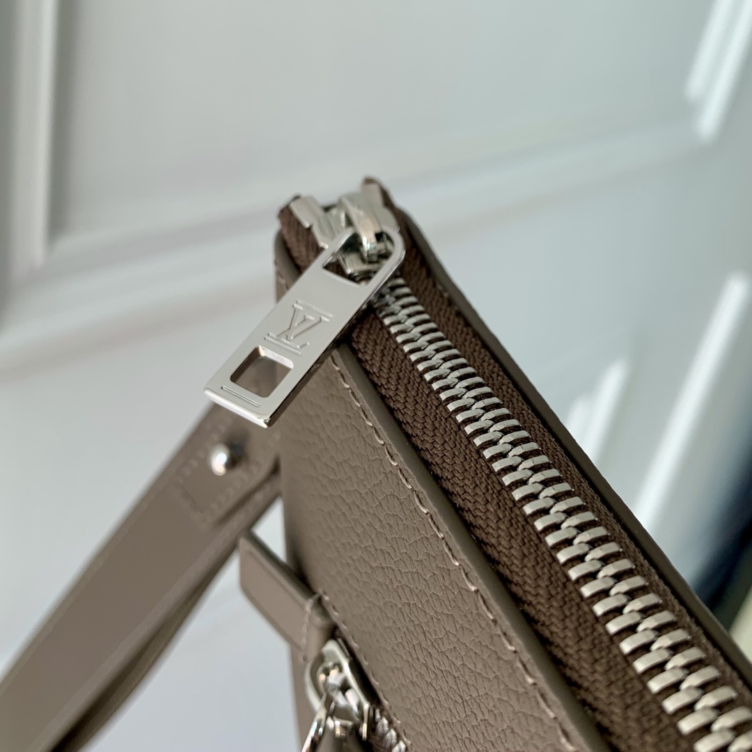 l0*is V*t0n takeoff pouch-m11485-30 x 22 x 5cm