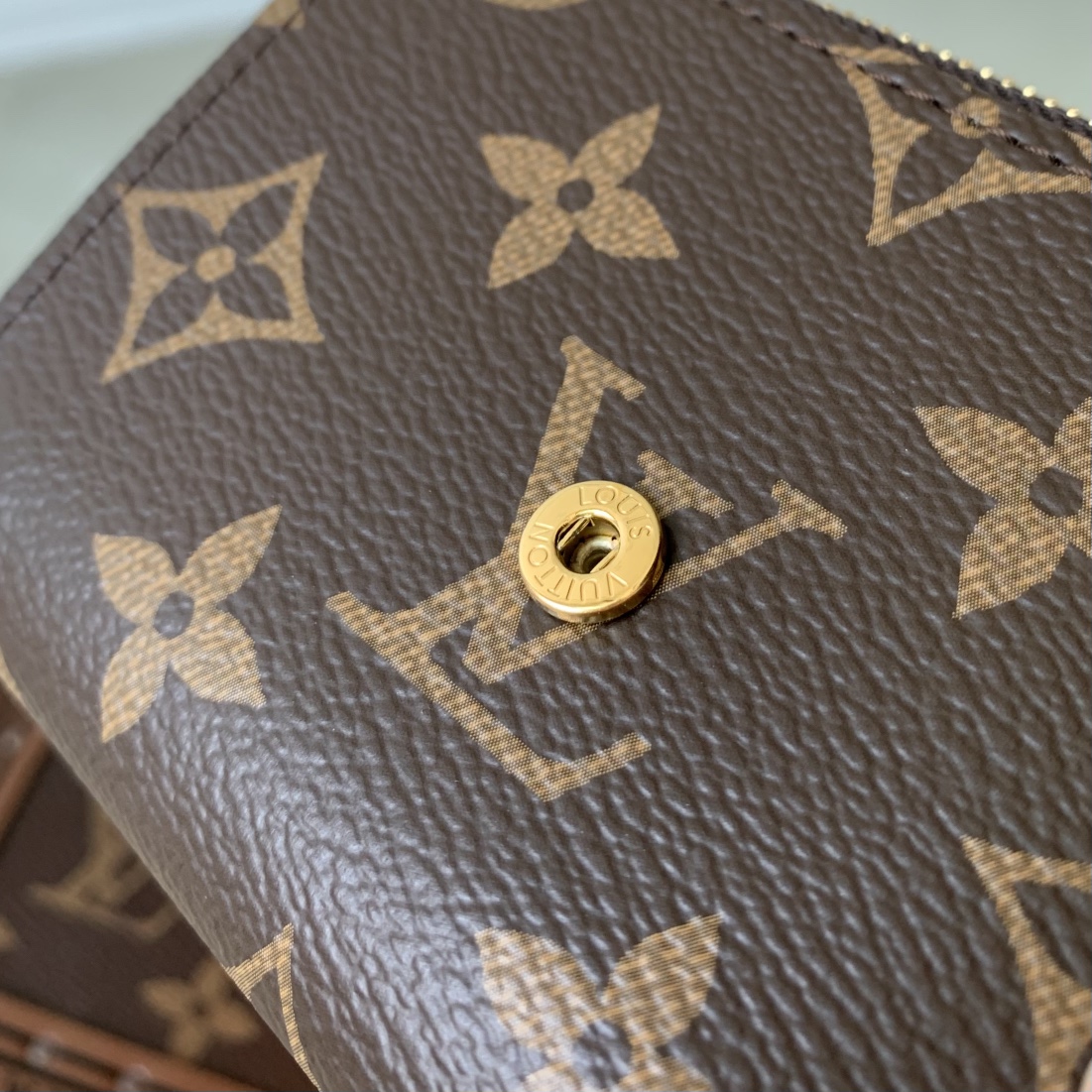 l0*is V*t0nvictor wallet-m12598-11.5 x 9 x 2.5cm