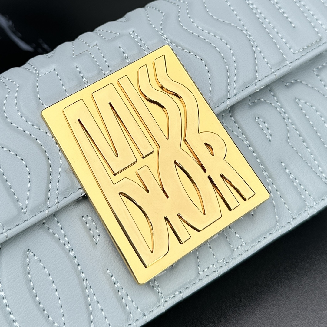 D*or miss D*or allover bag-22*11*6cm