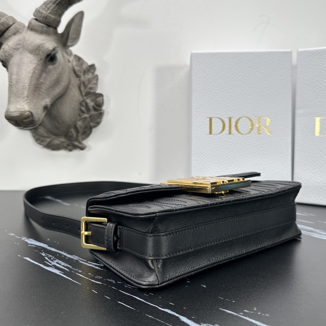 D*or miss D*or allover bag-22*11*6cm