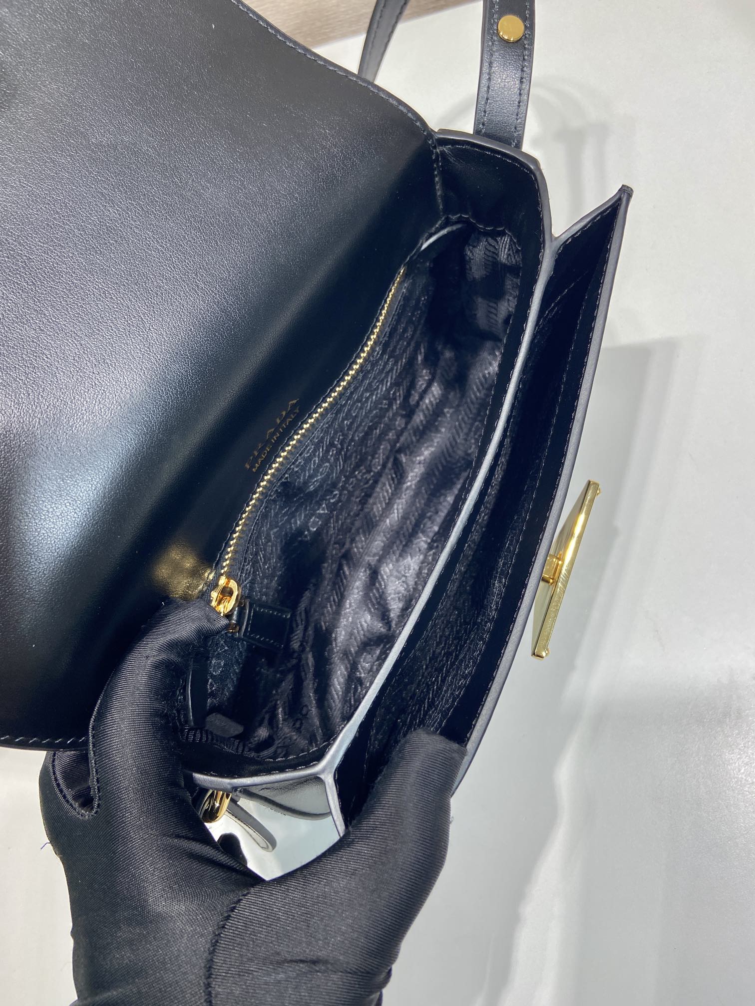Pra*a leather shoulder bag-1bd366-22*14*6cm