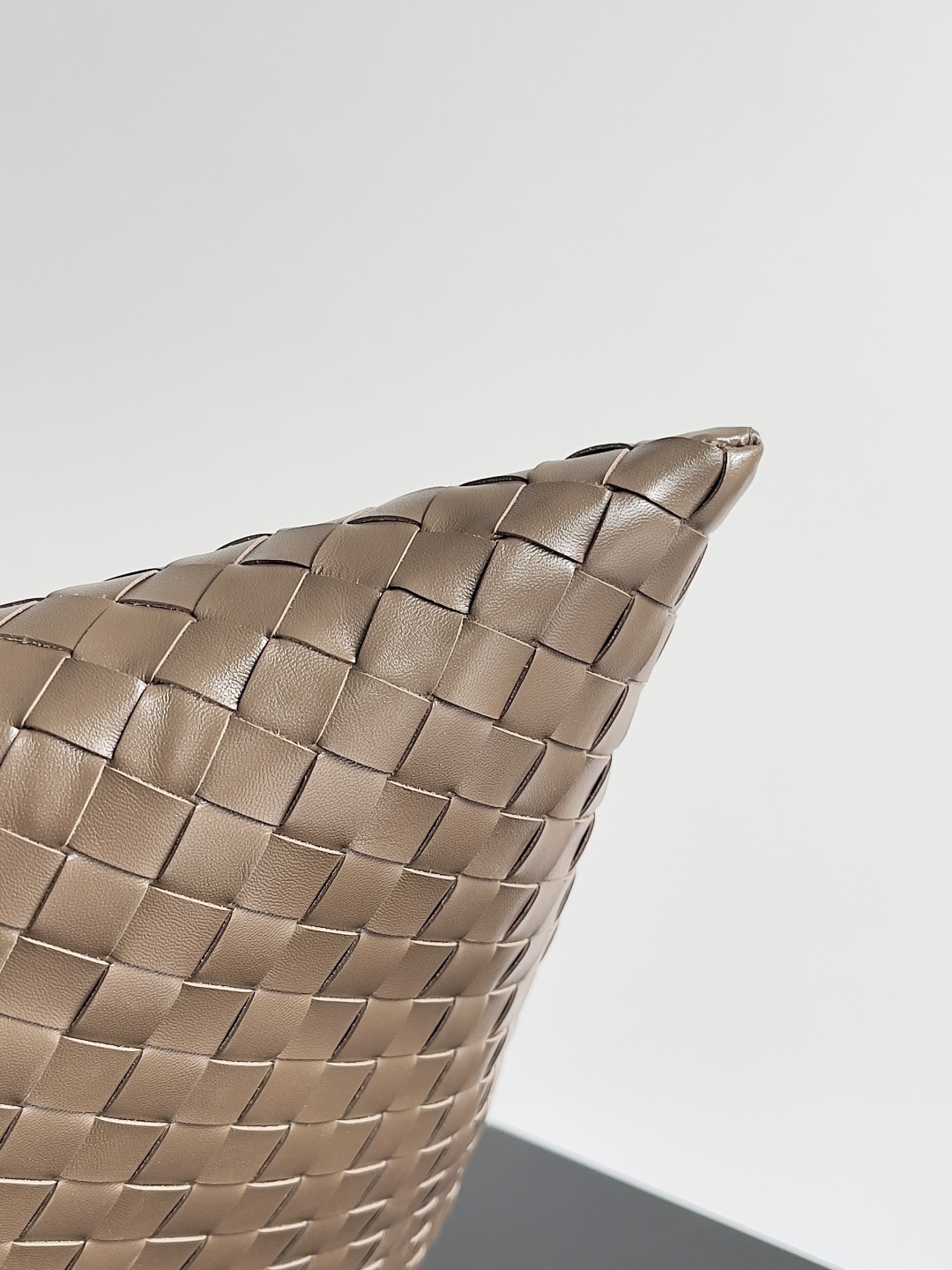 b0tt*ga Ven*ta hop bag-53*24*13cm