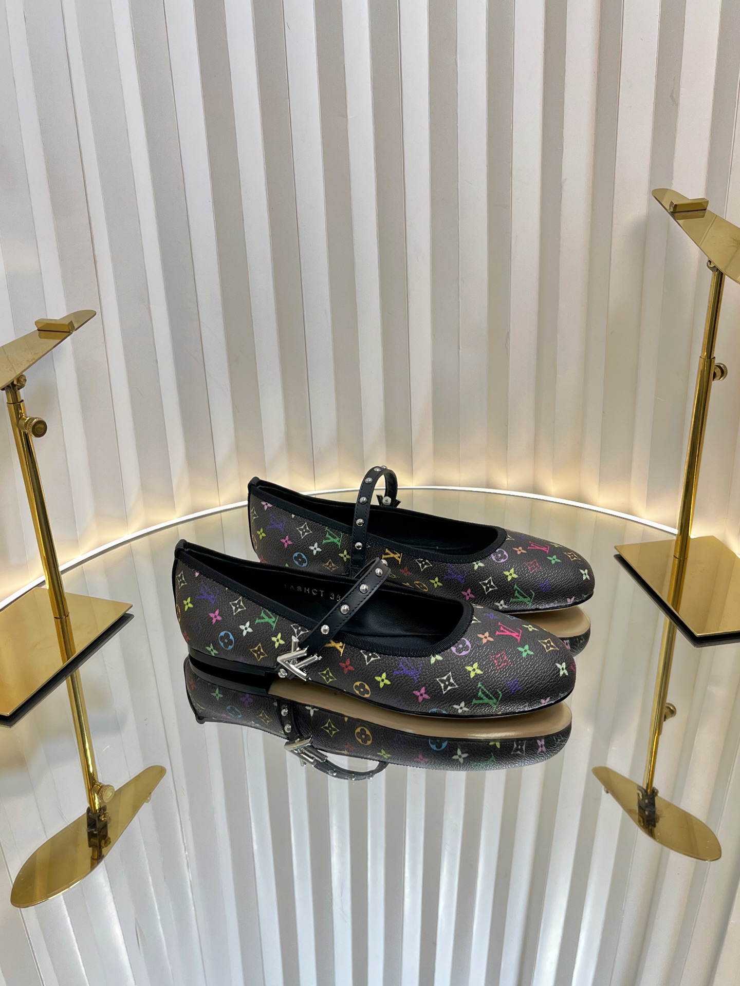l0vis Vvtt0n romy flat ballerina takashi murakami black(women