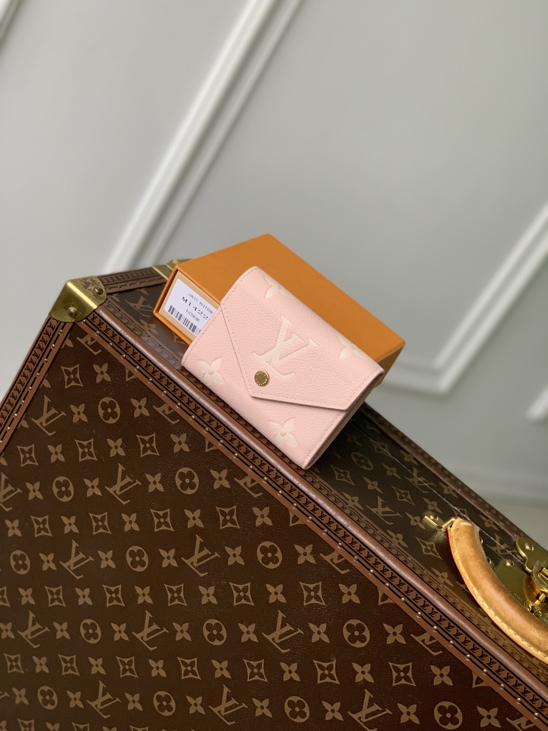 l0vis Vvtt0n victorine by the pool wallet-12 x 9.5 x 2.5cm
