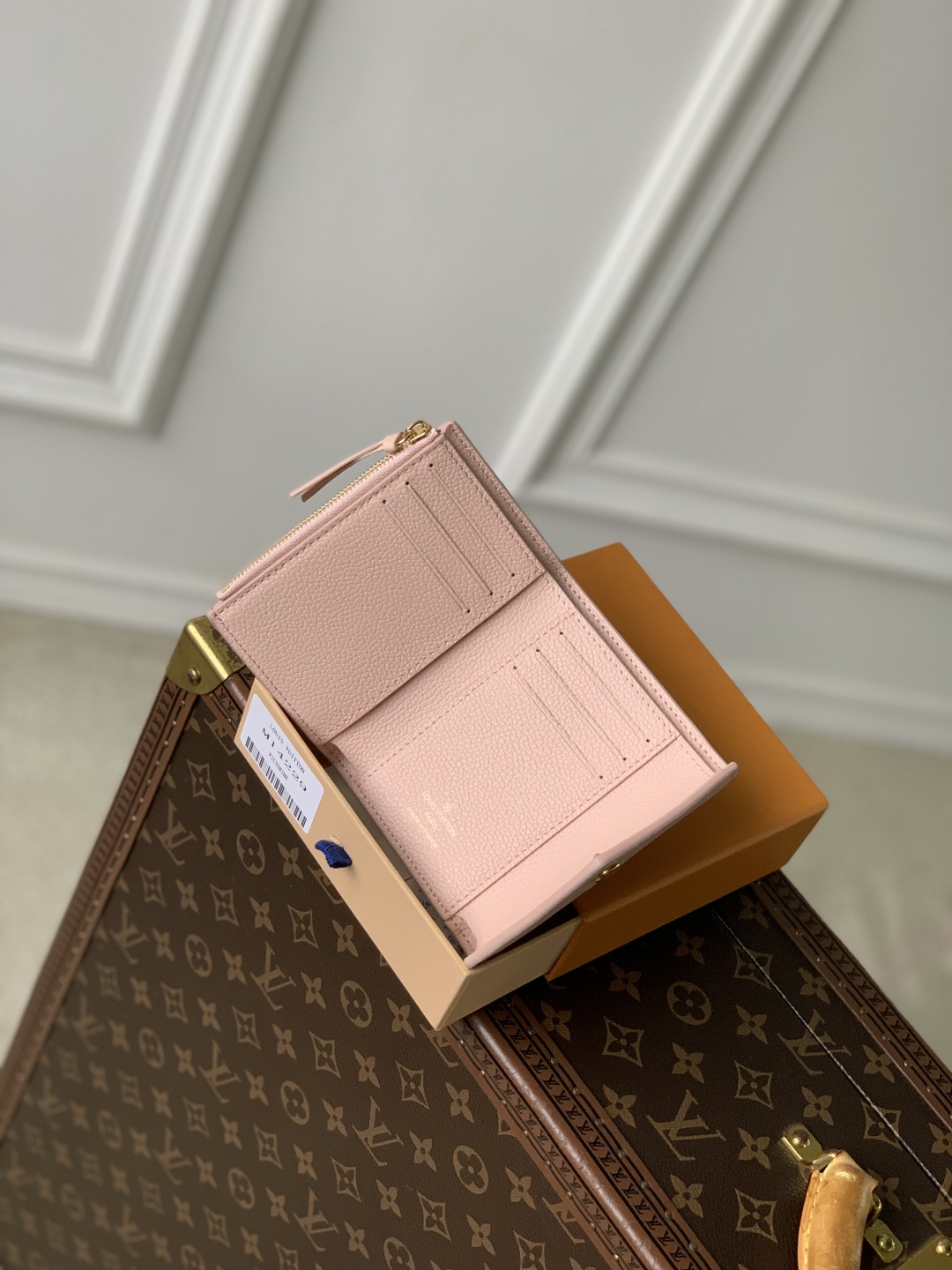 l0vis Vvtt0n victorine by the pool wallet-12 x 9.5 x 2.5cm