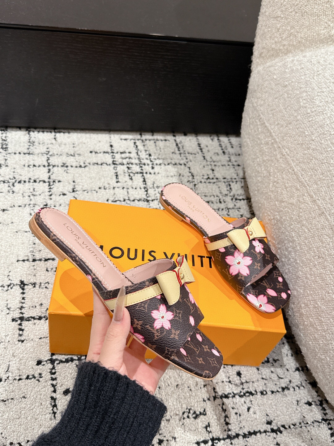 l0vis Vvtt0n 25ss sandals