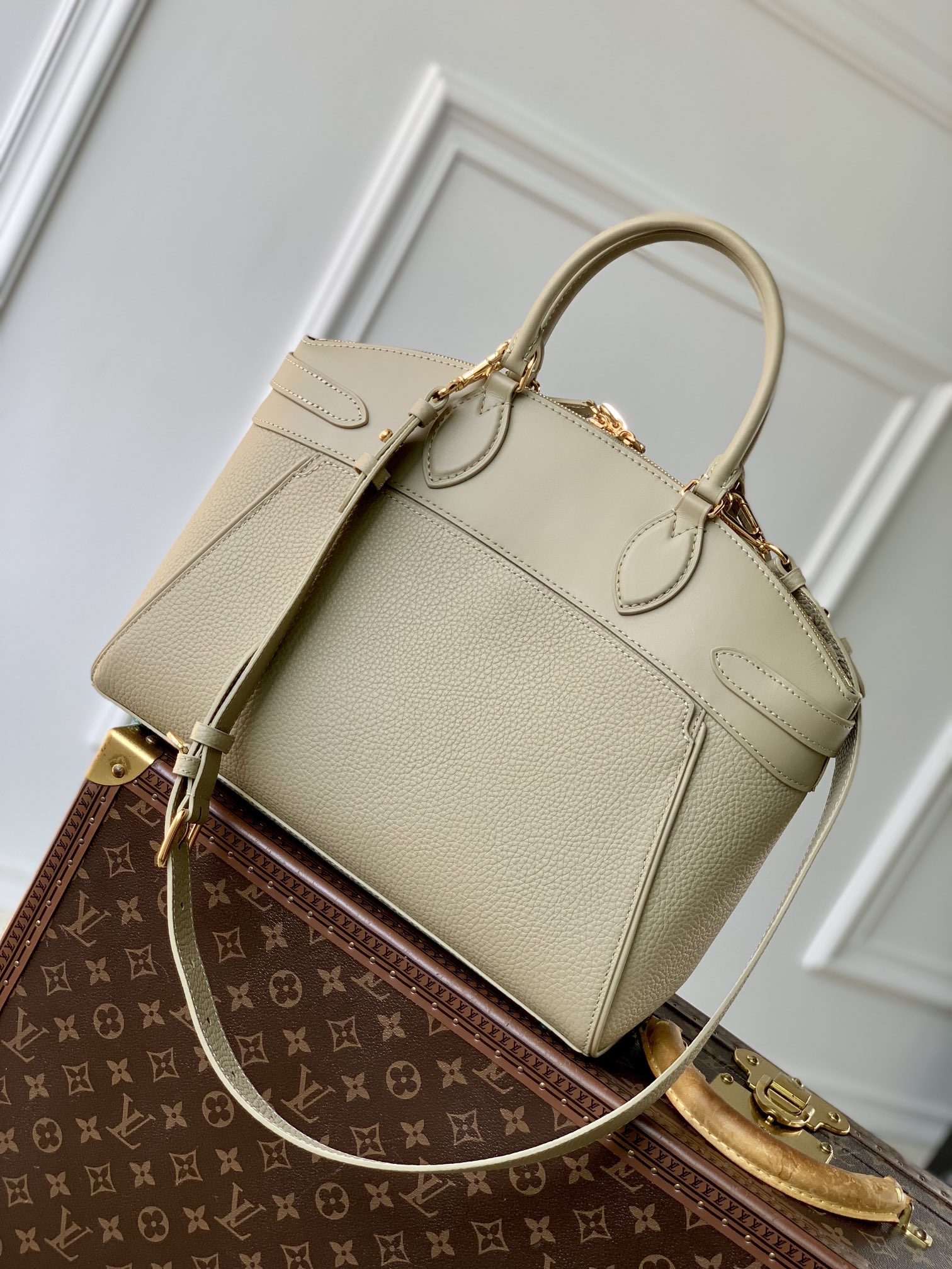 l0vis Vvtt0n lock it tote mm-36×29×15cm