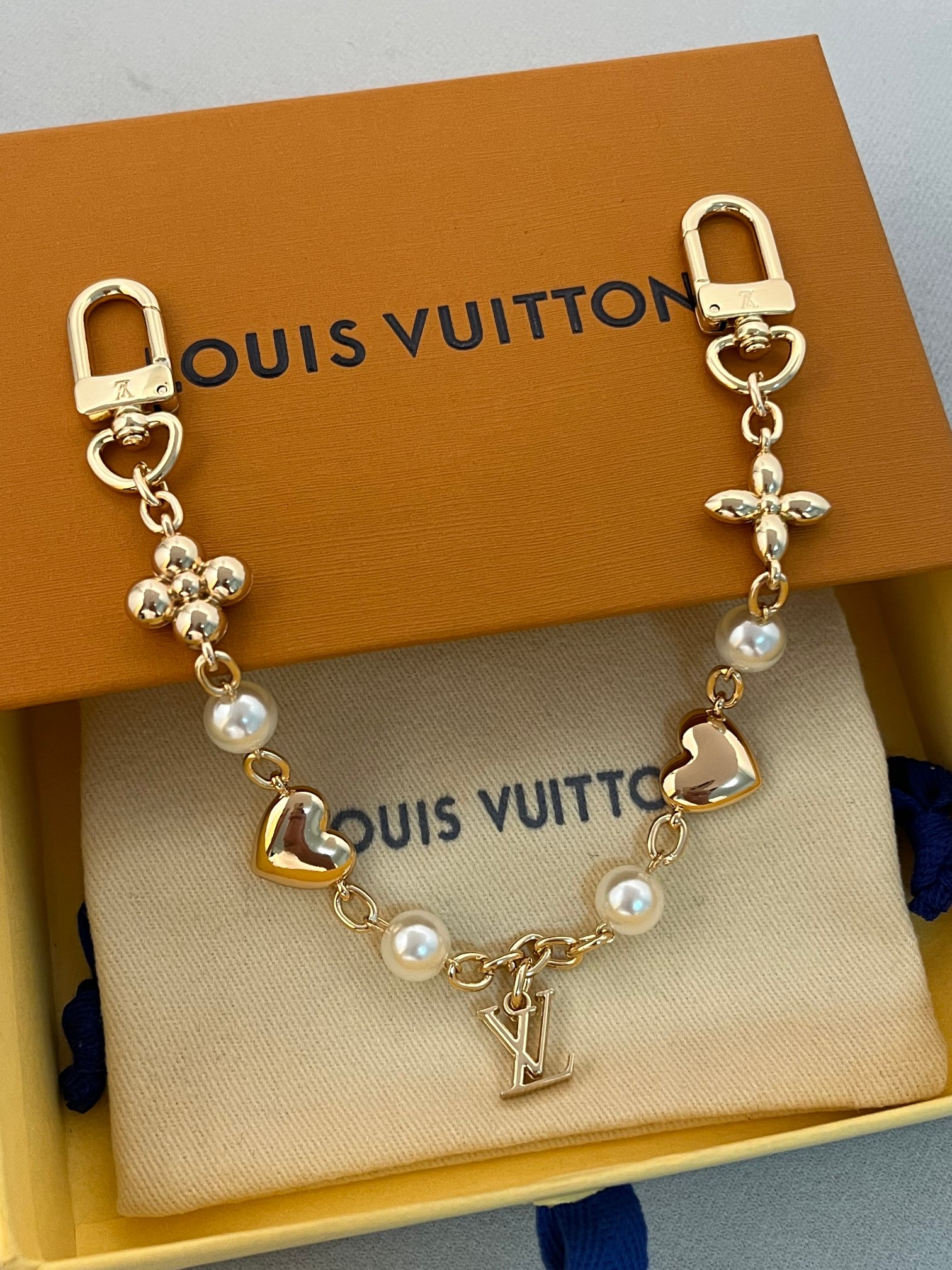 l0vis Vvtt0n bag charm