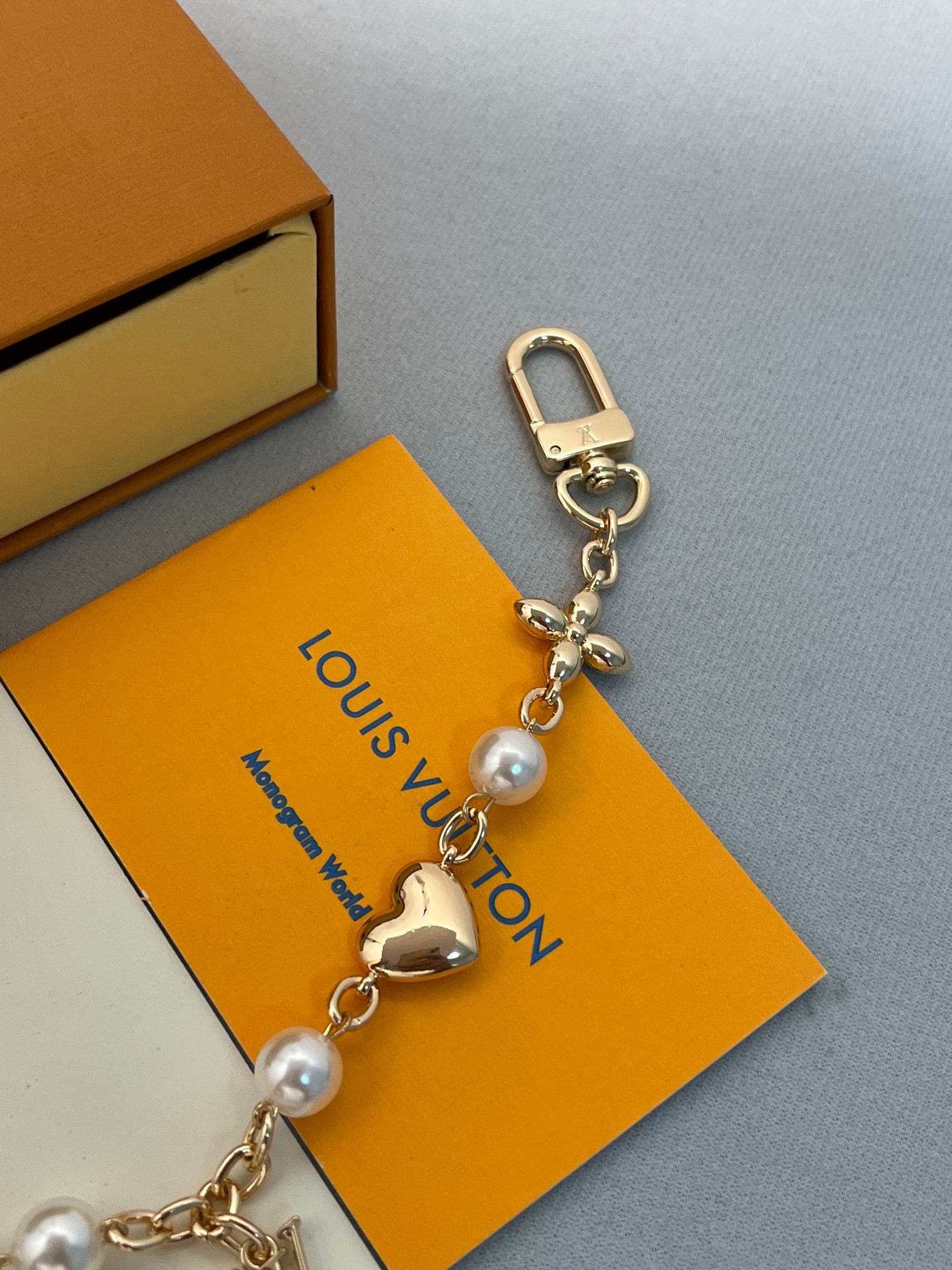 l0vis Vvtt0n bag charm