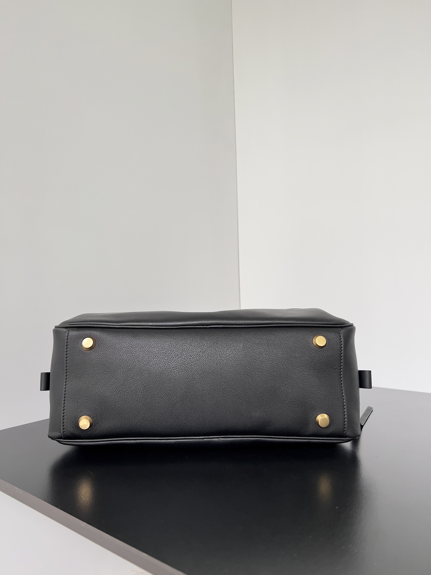 Ba1en*iaga carrie bag-30.9*11.9*11.9cm
