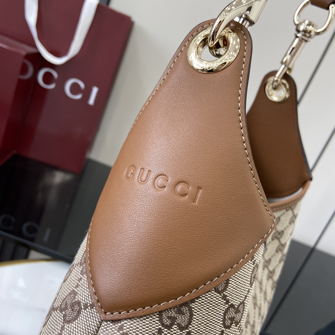 Gvc*1 body shoulder bag-42*36*2cm