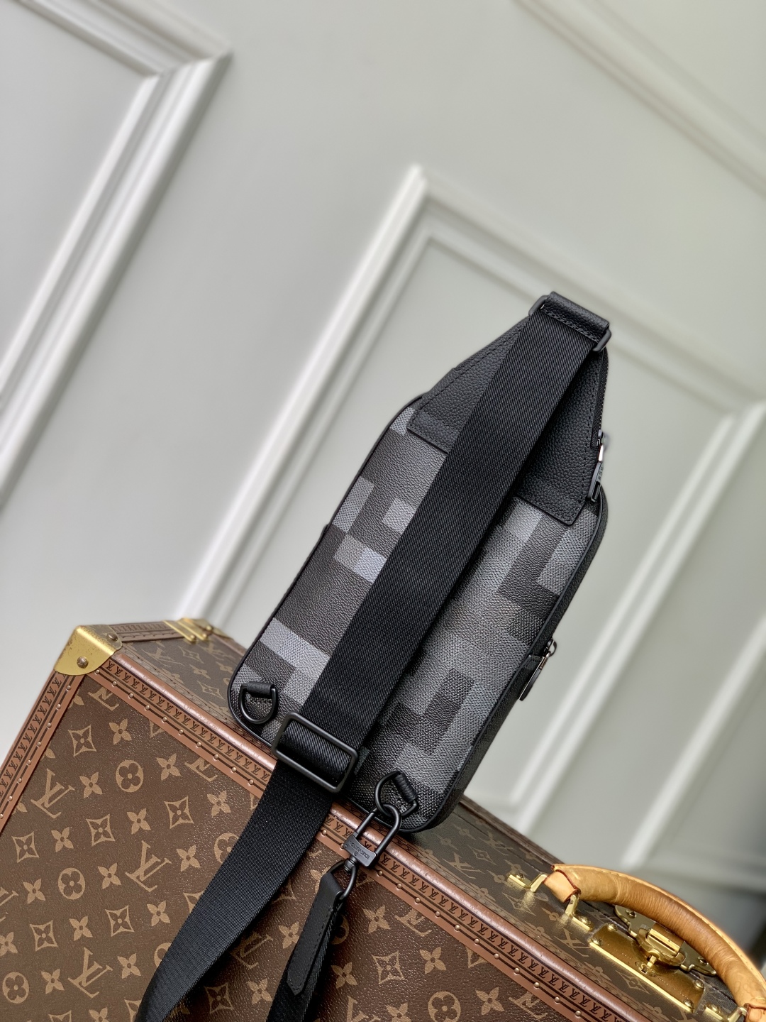 l0vis Vvtt0n avenue bag-16 x 33 x 5.7cm