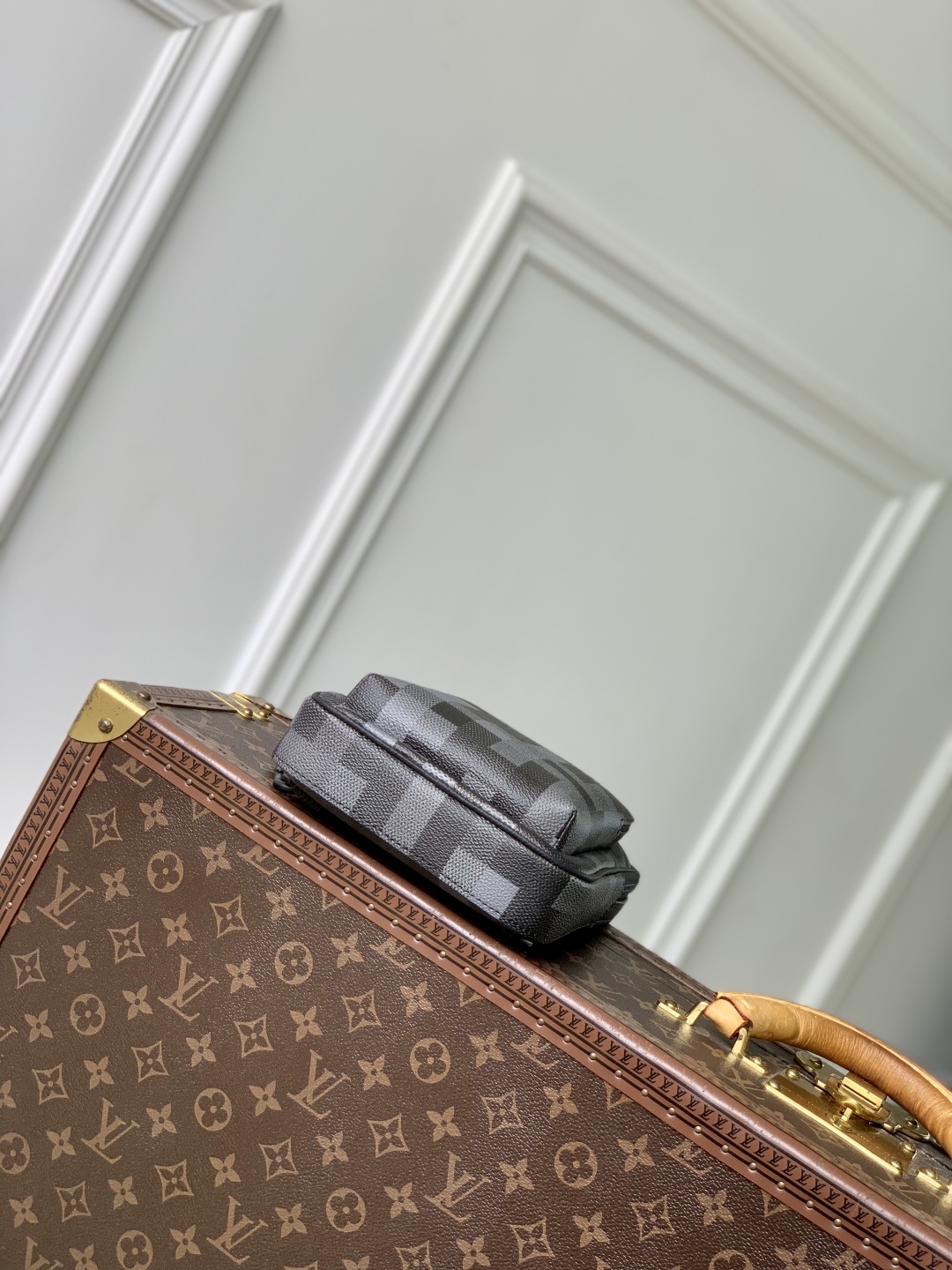 l0vis Vvtt0n avenue bag-16 x 33 x 5.7cm