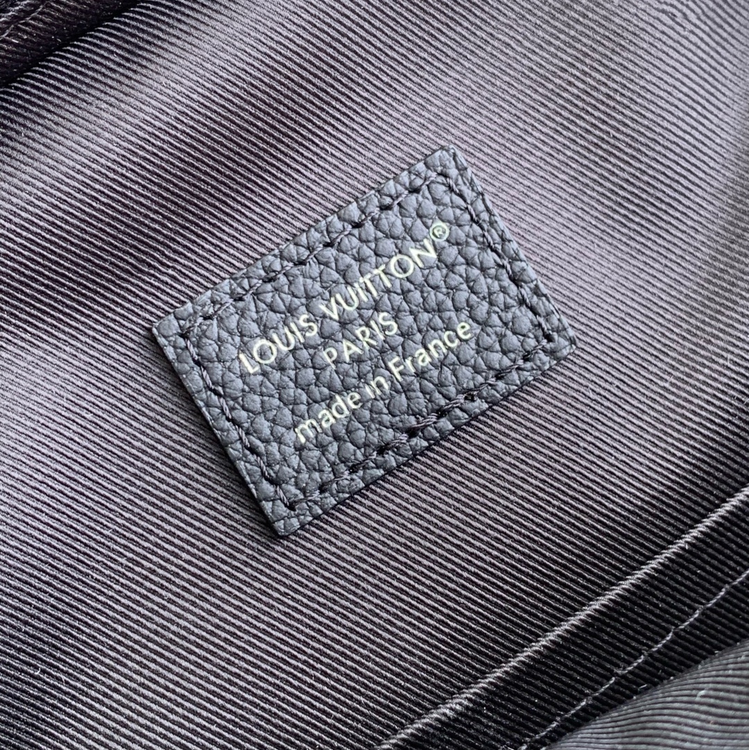 l0vis Vvtt0n avenue bag-16 x 33 x 5.7cm