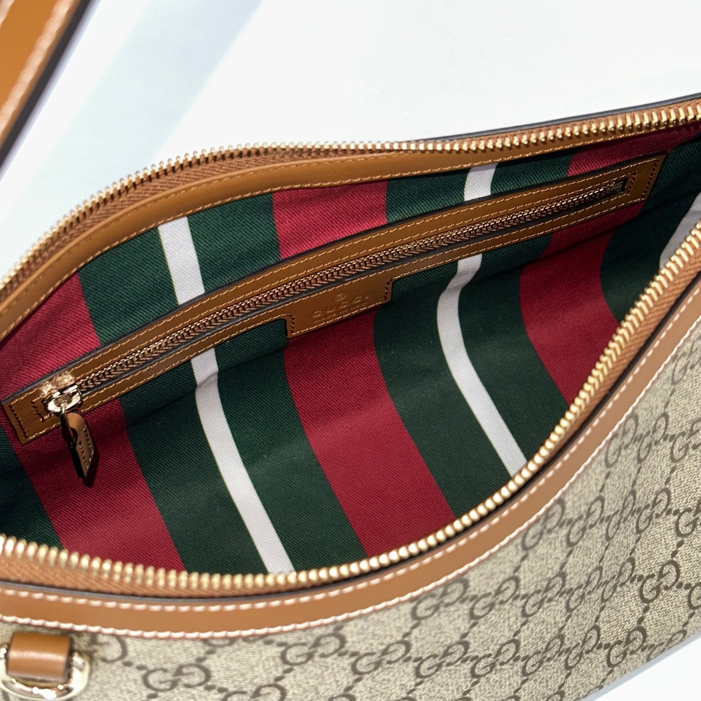 Gvc*1 medium emblem shoulder bag-30*19*11cm