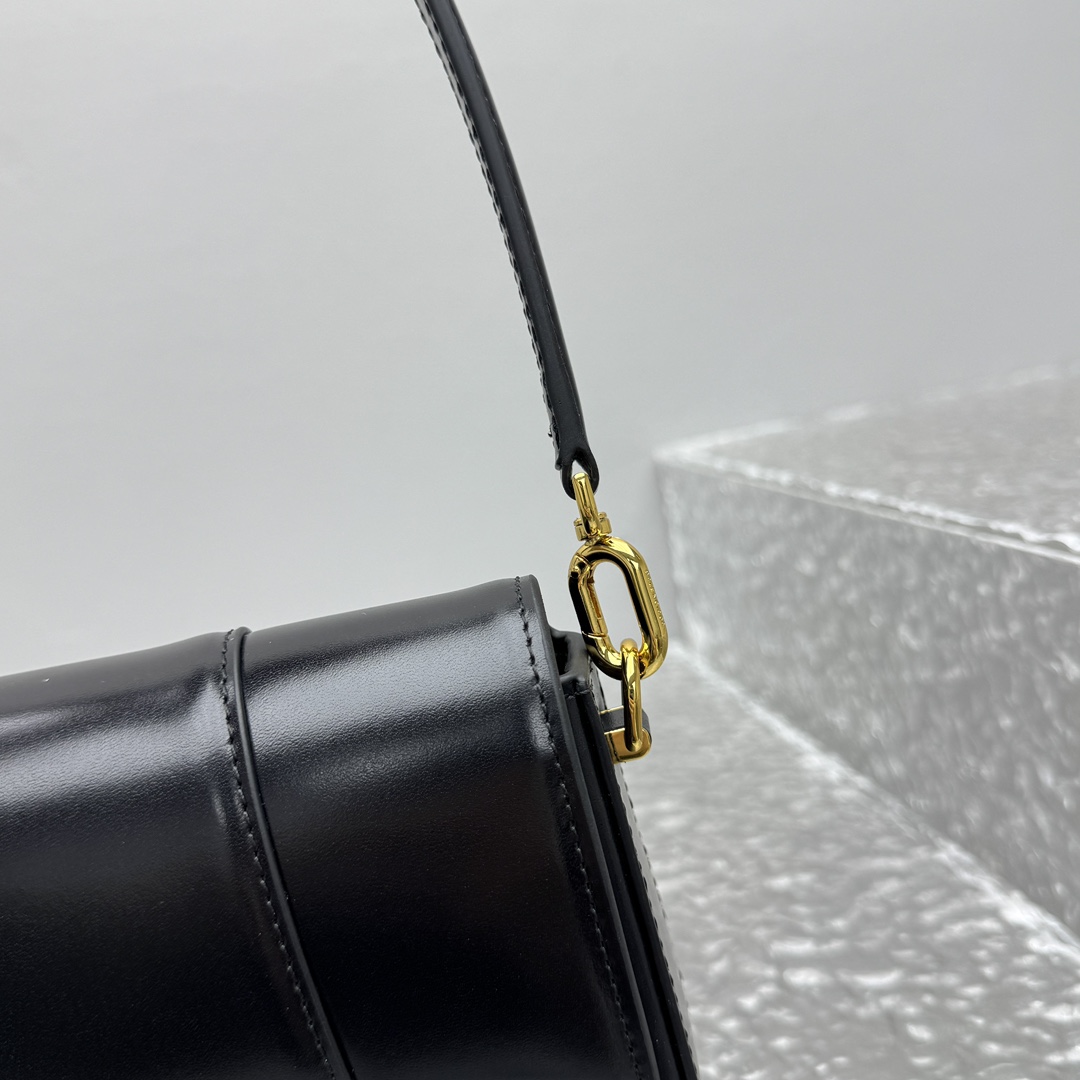 Ba1en*iaga hourglass bag-23x13*4cm